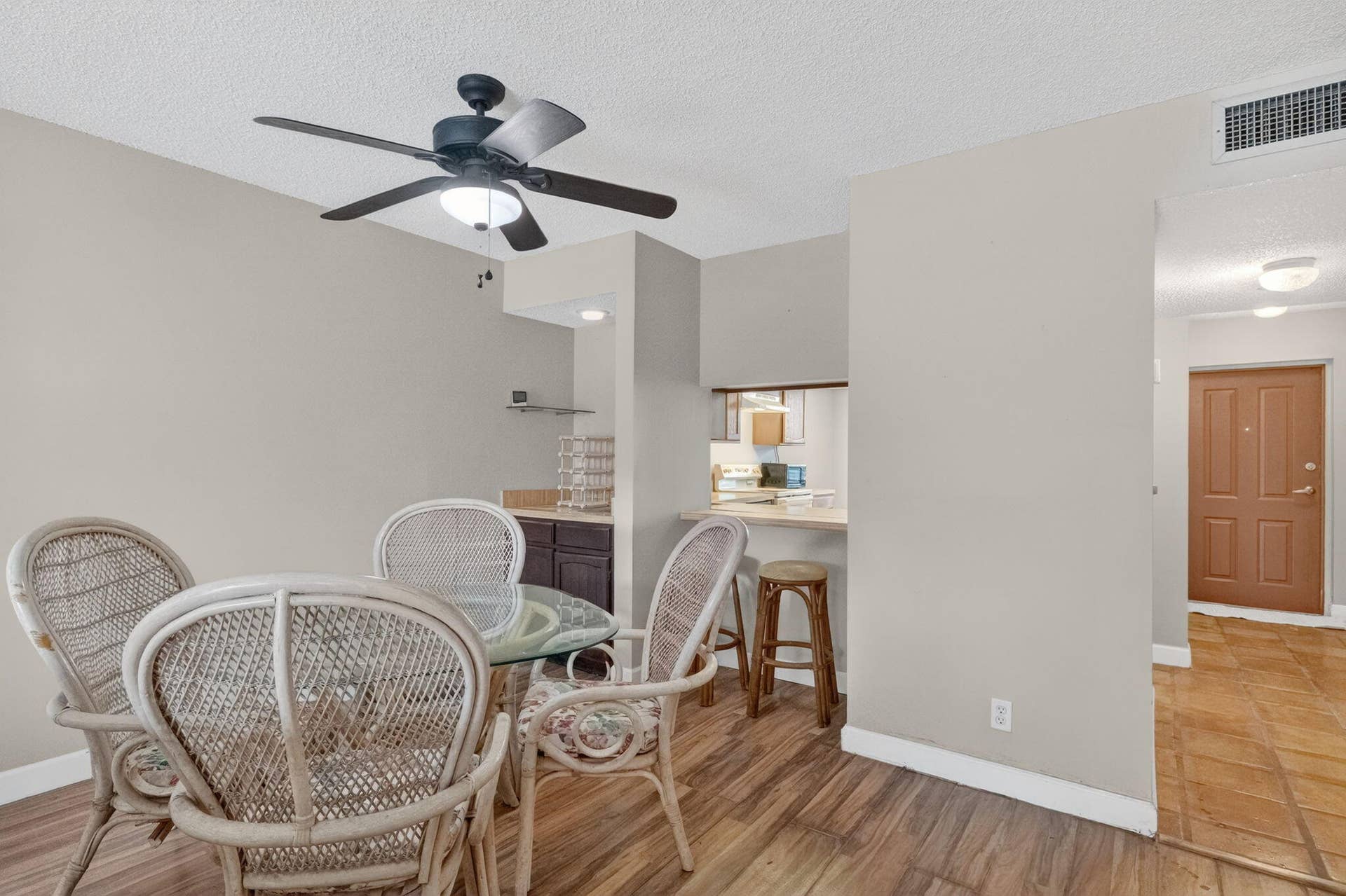 Dining and Breakfast Bar