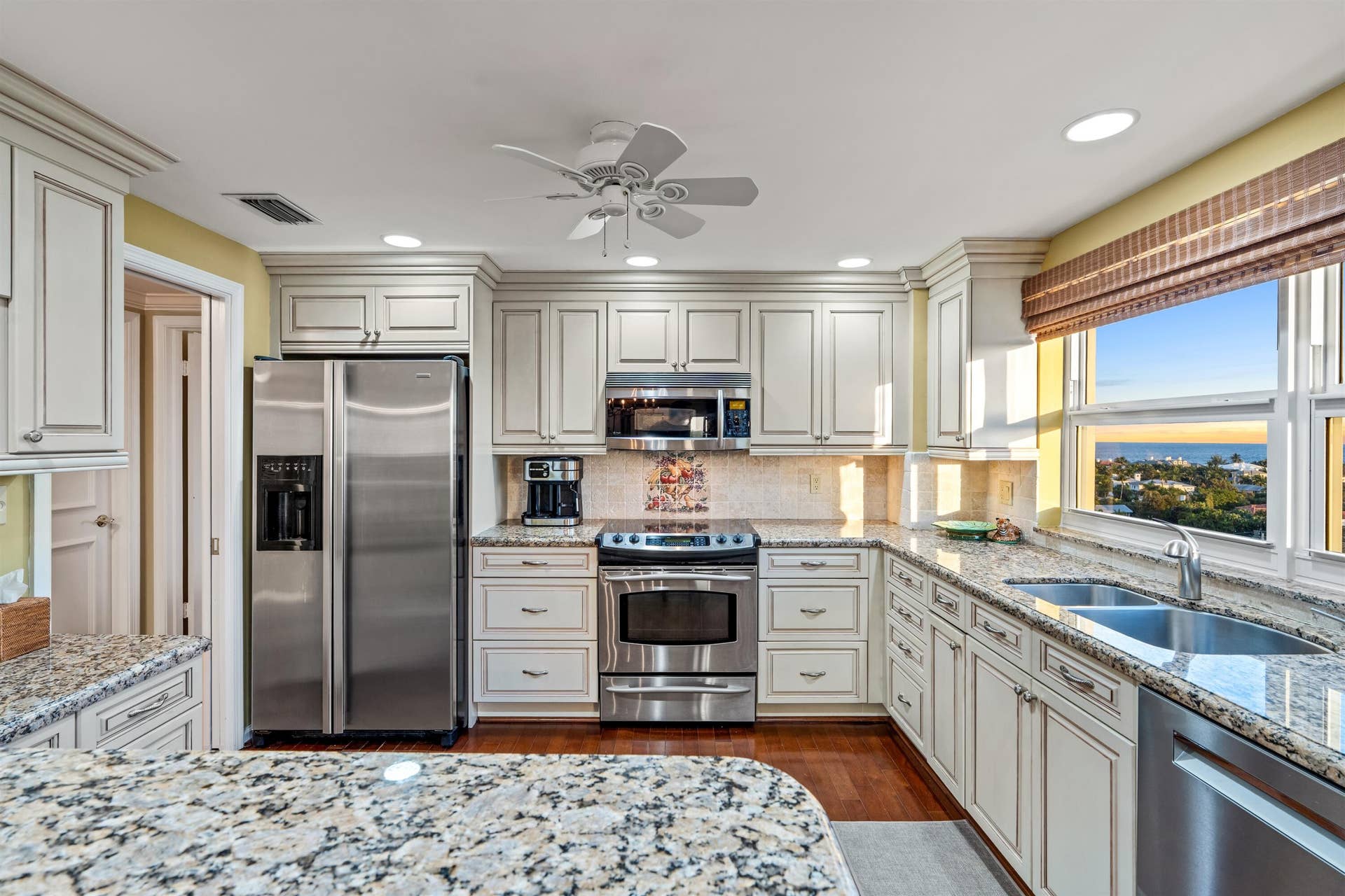 KITCHEN_STRAIGHT_@_DT