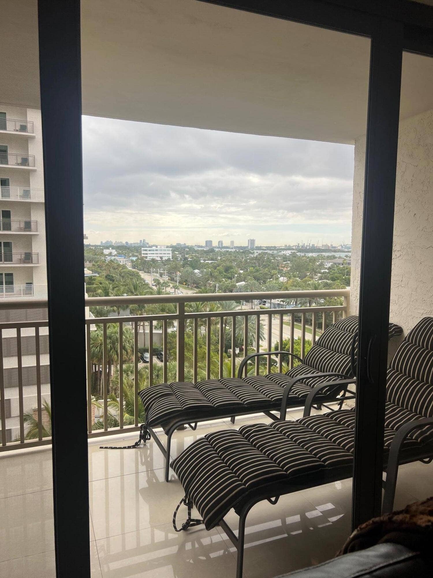 3400 N Ocean Drive, #906, Singer Island, FL 33404 Kitchen