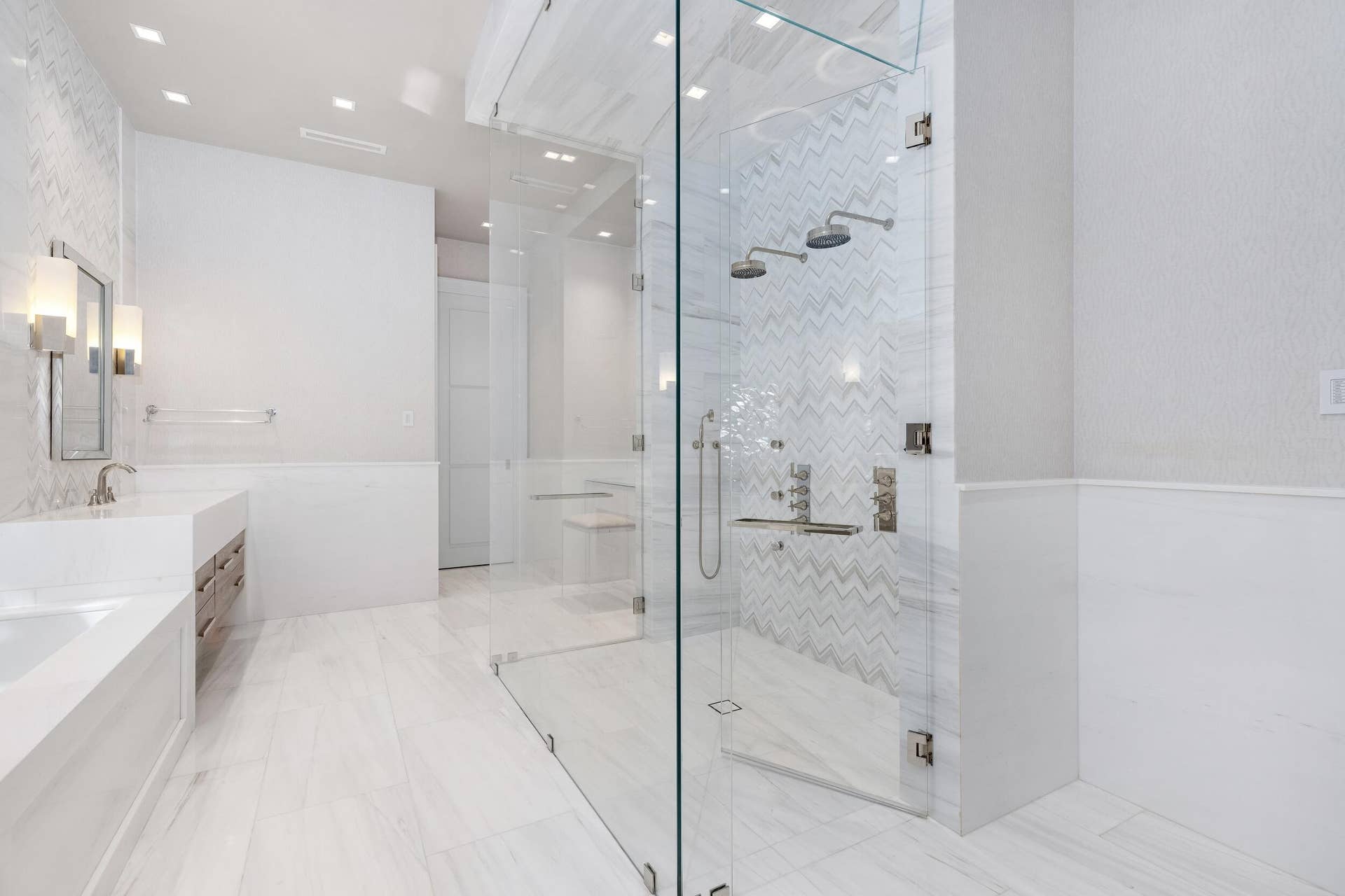 900 S Ocean Boulevard, Manalapan, FL 33462 Master Bath