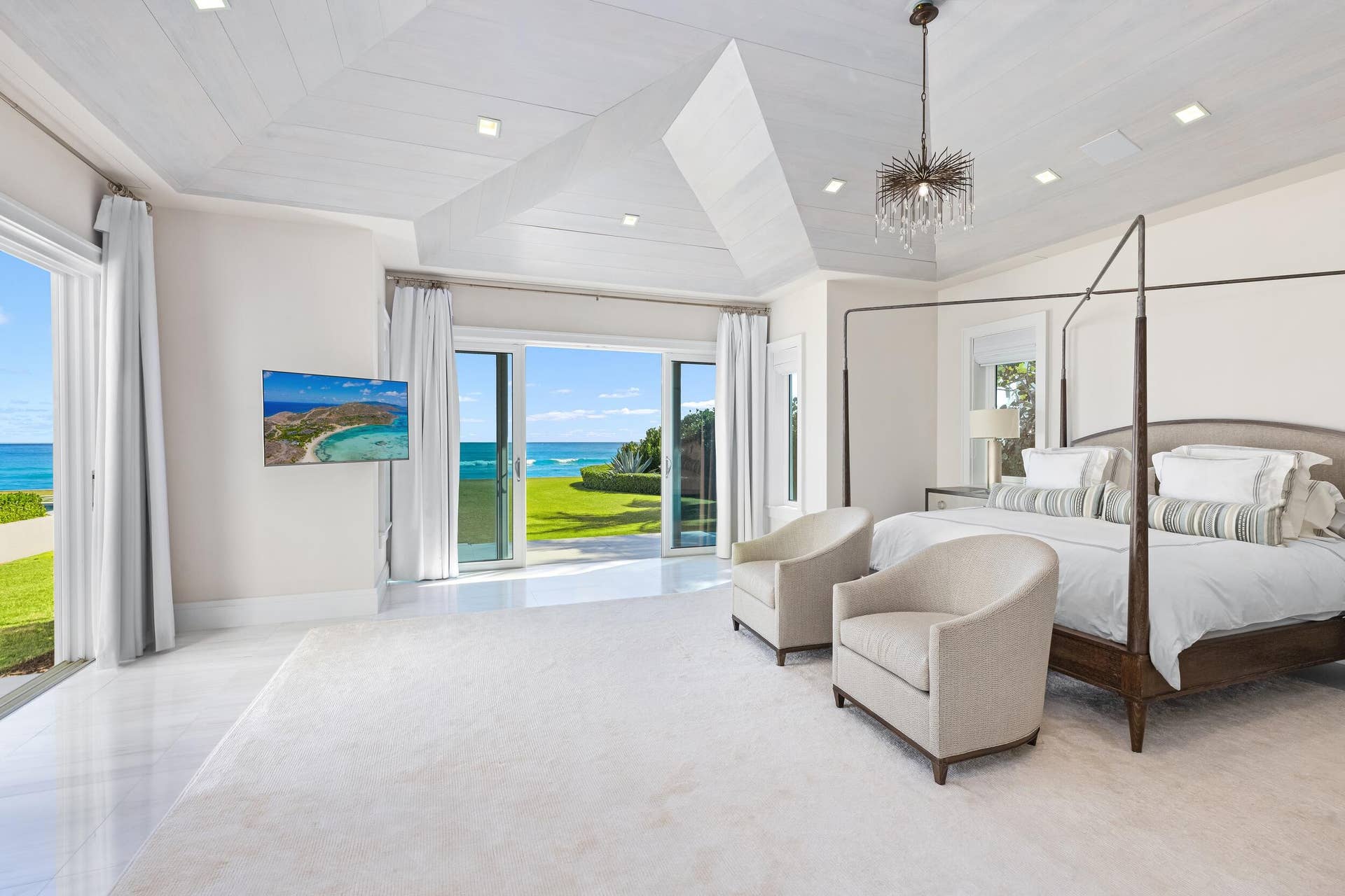 900 S Ocean Boulevard, Manalapan, FL 33462 Master Bedroom