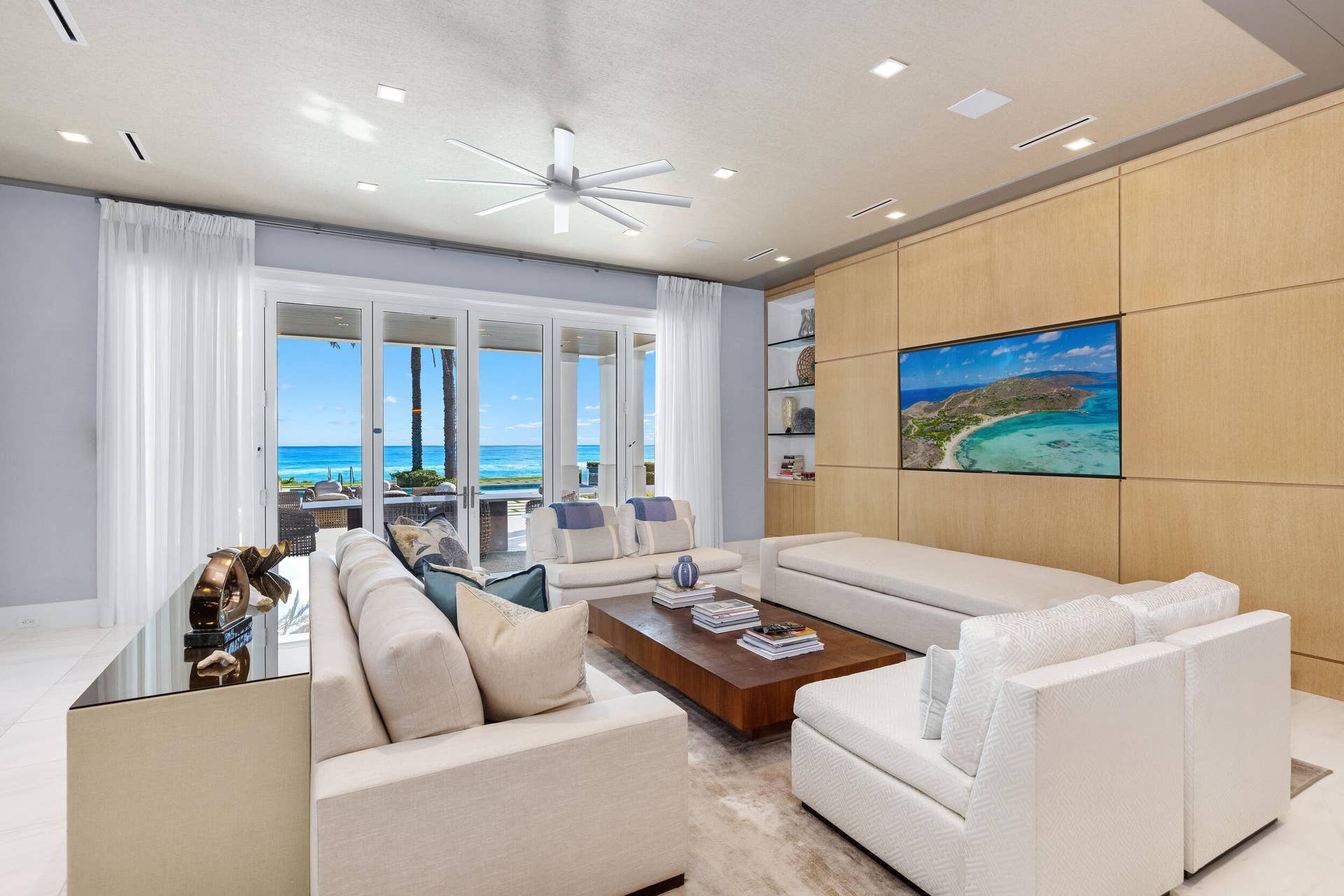 900 S Ocean Boulevard, Manalapan, FL 33462 Family Room