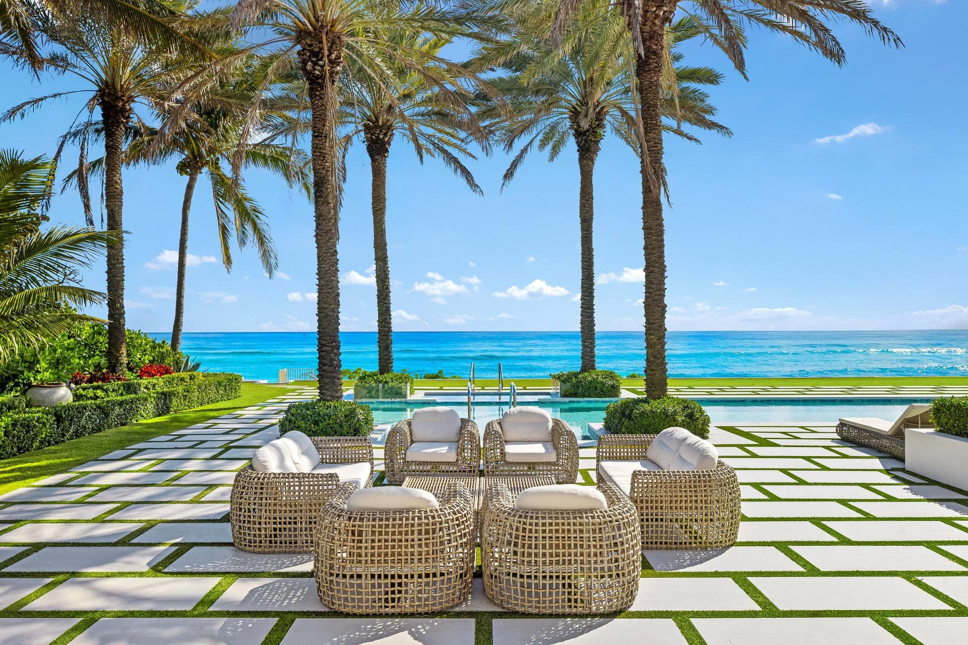 900 S Ocean Boulevard, Manalapan, FL 33462 Pool