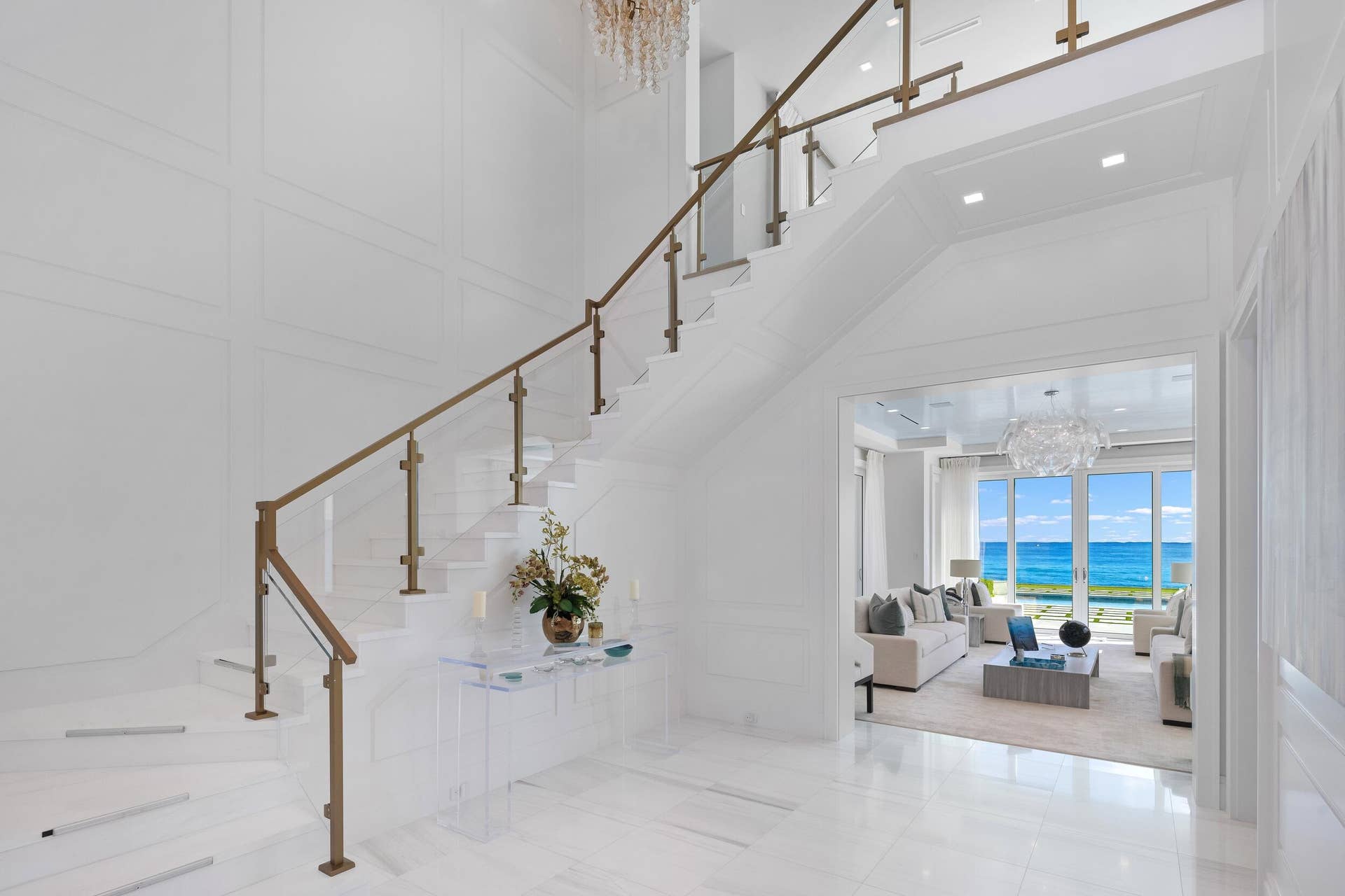 900 S Ocean Boulevard, Manalapan, FL 33462 Foyer