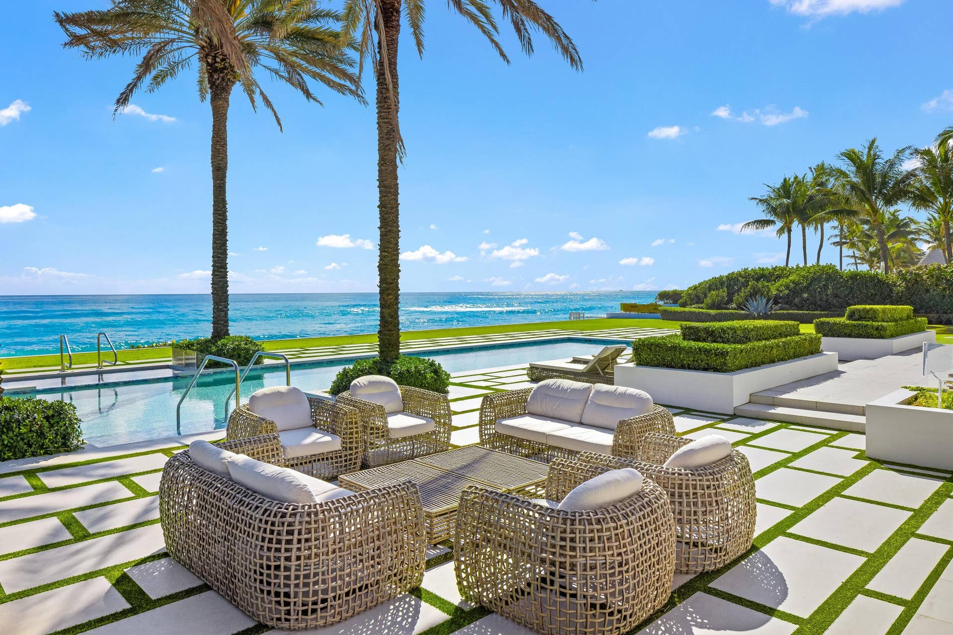 900 S Ocean Boulevard, Manalapan, FL 33462 Pool