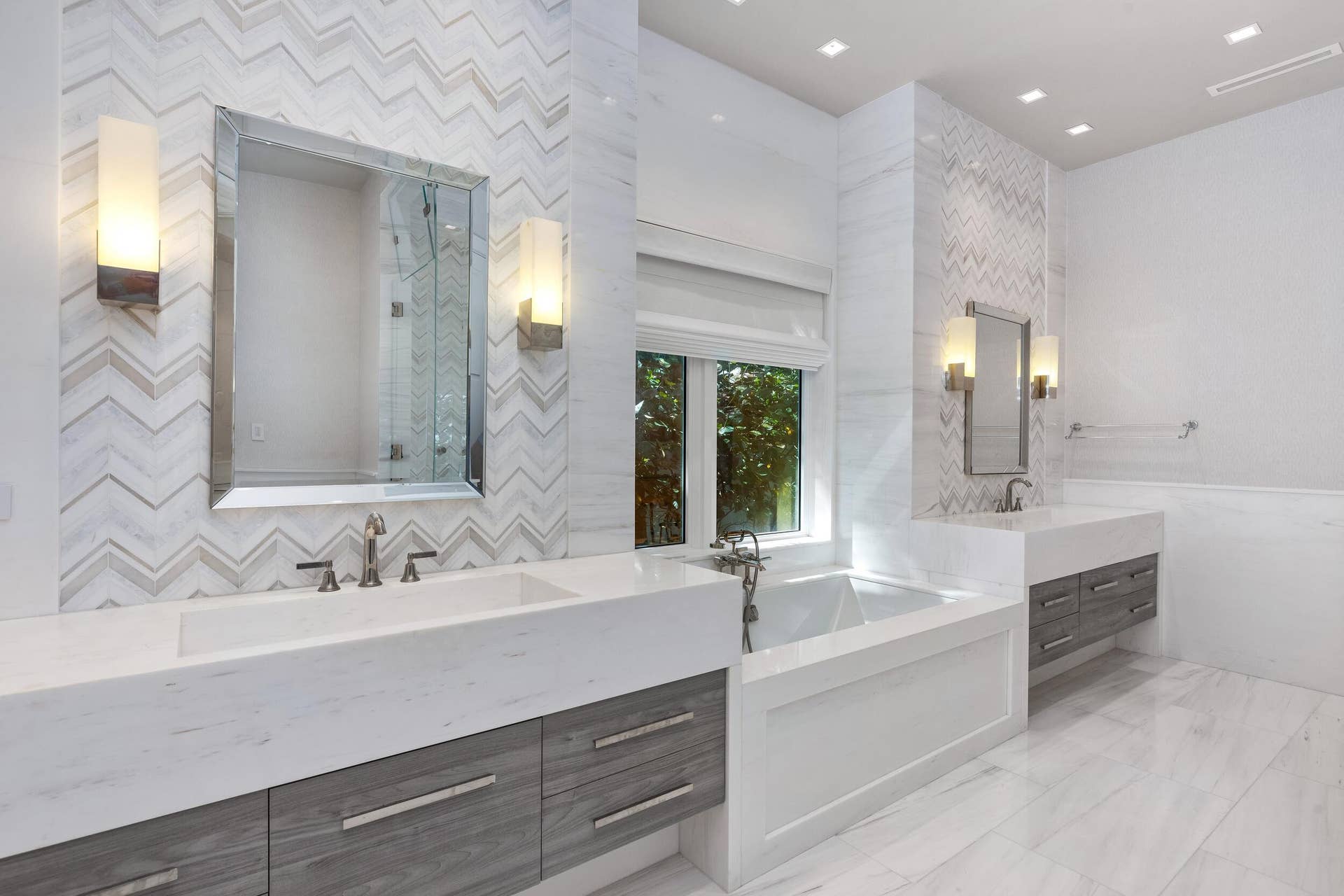 900 S Ocean Boulevard, Manalapan, FL 33462 Master Bath