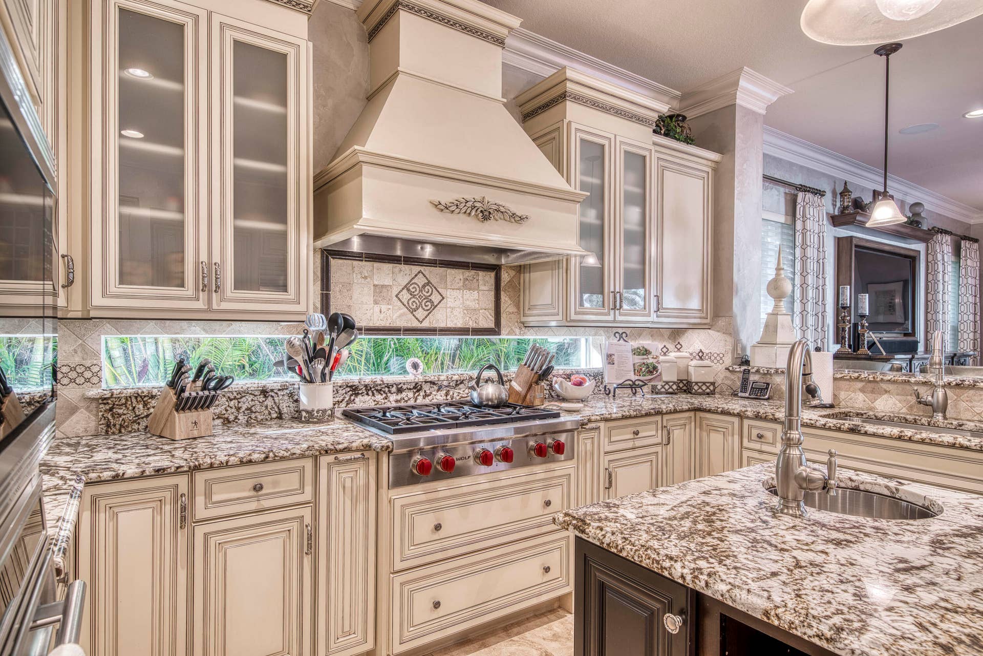 135 Carmela Court, Jupiter, FL 33478 Gourmet Kitchen