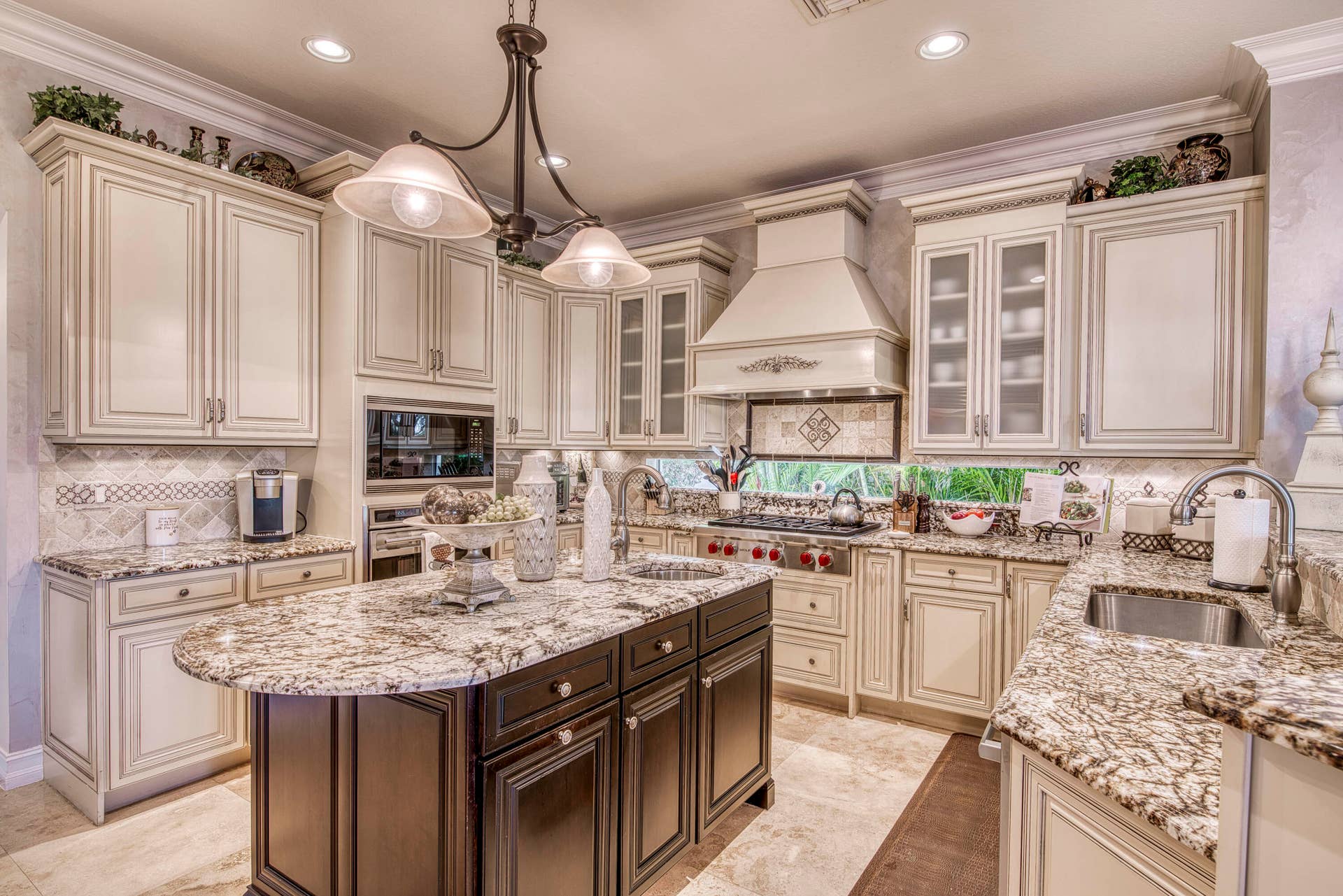 135 Carmela Court, Jupiter, FL 33478 Gourmet Kitchen