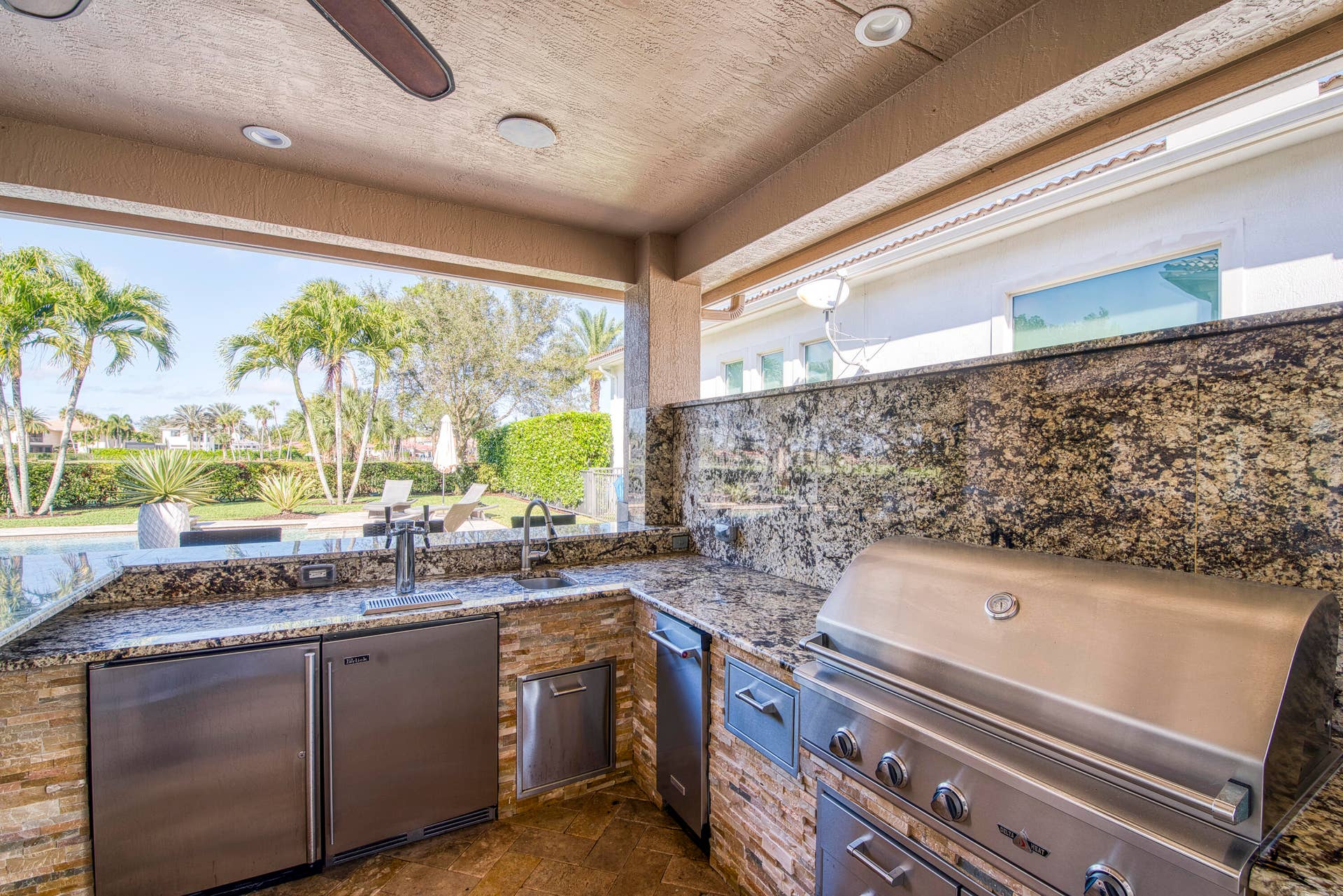 135 Carmela Court, Jupiter, FL 33478 Custom Outdoor Kitchen & Bar