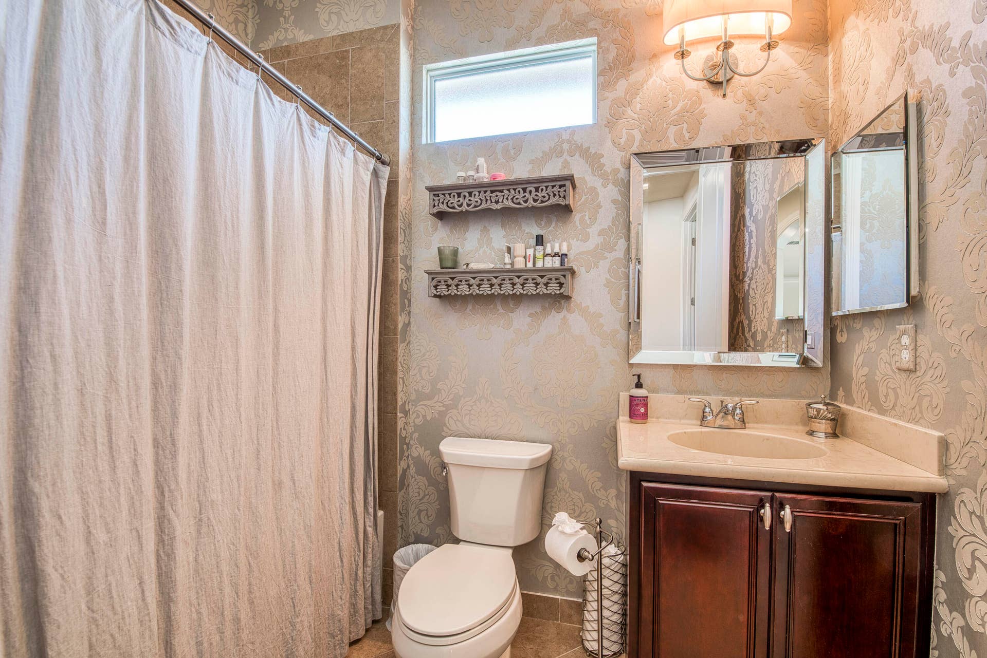 135 Carmela Court, Jupiter, FL 33478 Upstairs Guest Bath 4