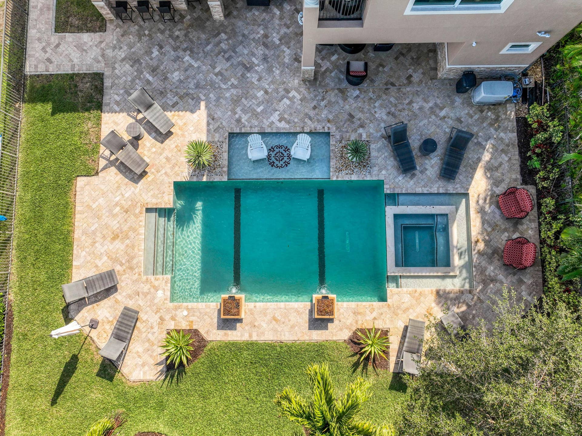 135 Carmela Court, Jupiter, FL 33478 Custom Saltwater Pool & Spa
