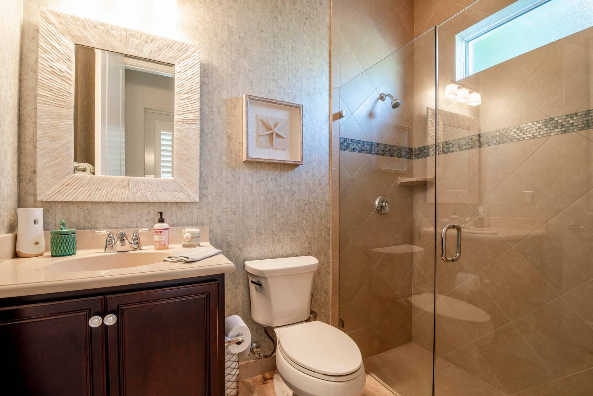 135 Carmela Court, Jupiter, FL 33478 Downstairs Cabana Bath 2