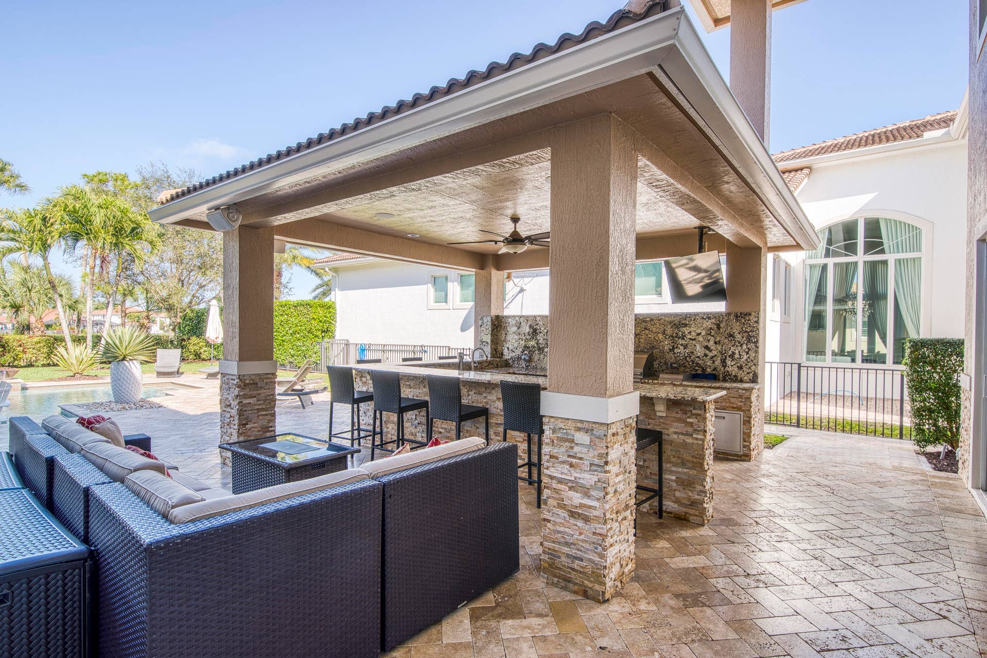 135 Carmela Court, Jupiter, FL 33478 Custom Outdoor Kitchen & Bar