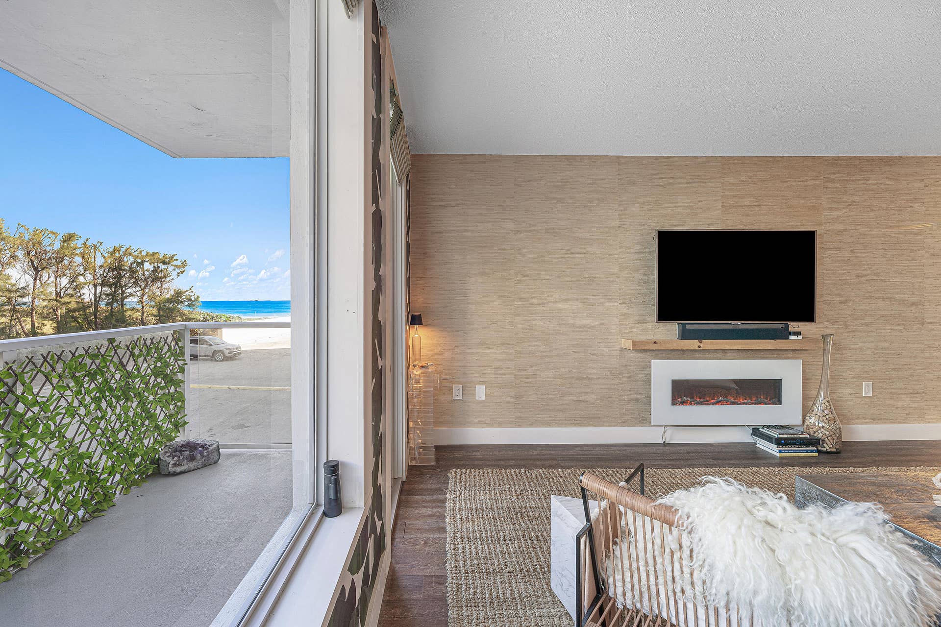 3450 S Ocean Boulevard, #1050, Palm Beach, Palm Beach, FL 33480 Livingroom Balcony