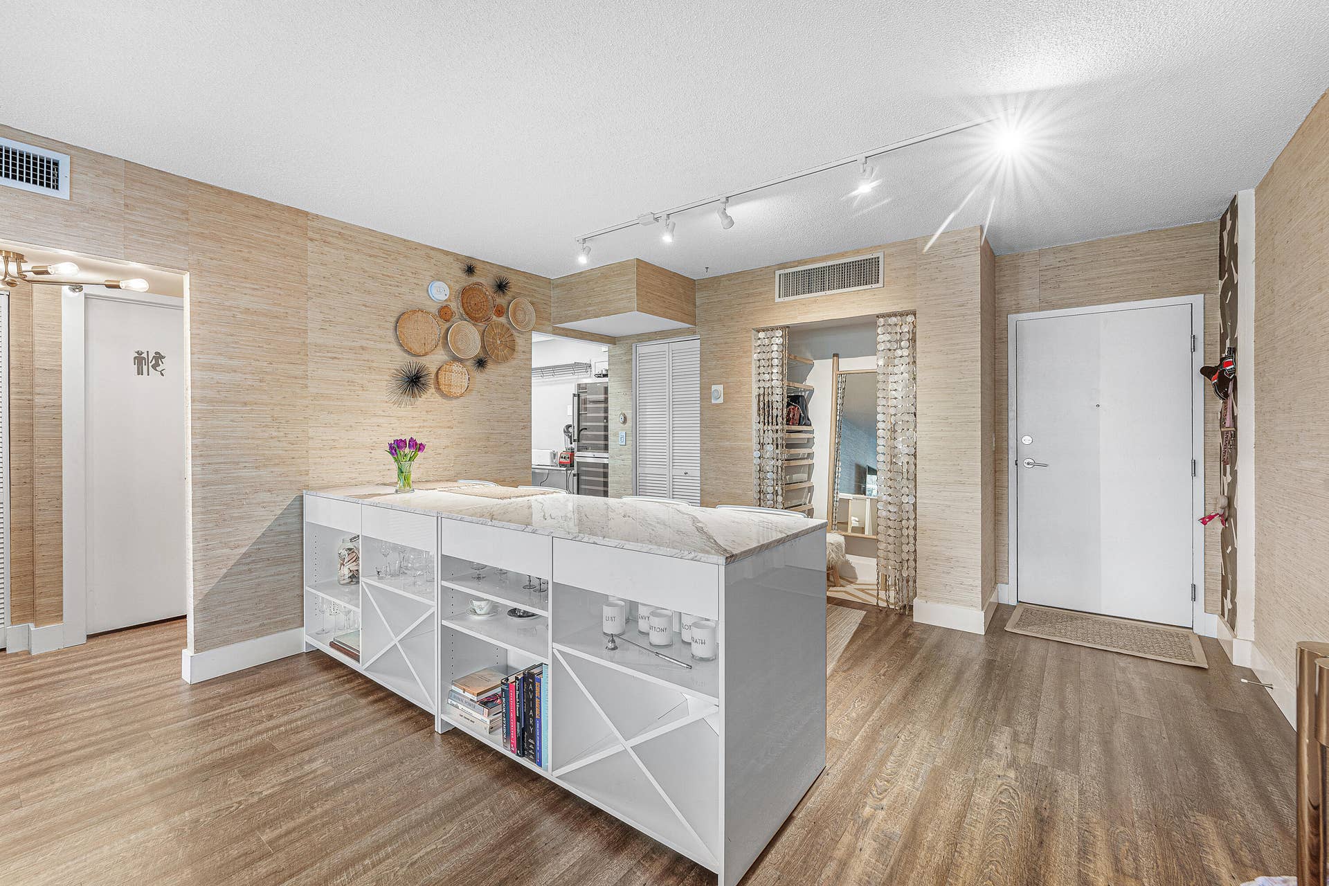 3450 S Ocean Boulevard, #1050, Palm Beach, Palm Beach, FL 33480 Multi function island