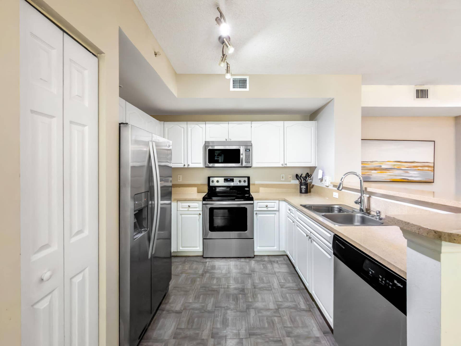 630 S Sapodilla Avenue, #218, West Palm Beach, FL 33401 20-web-or-mls-DSC04789