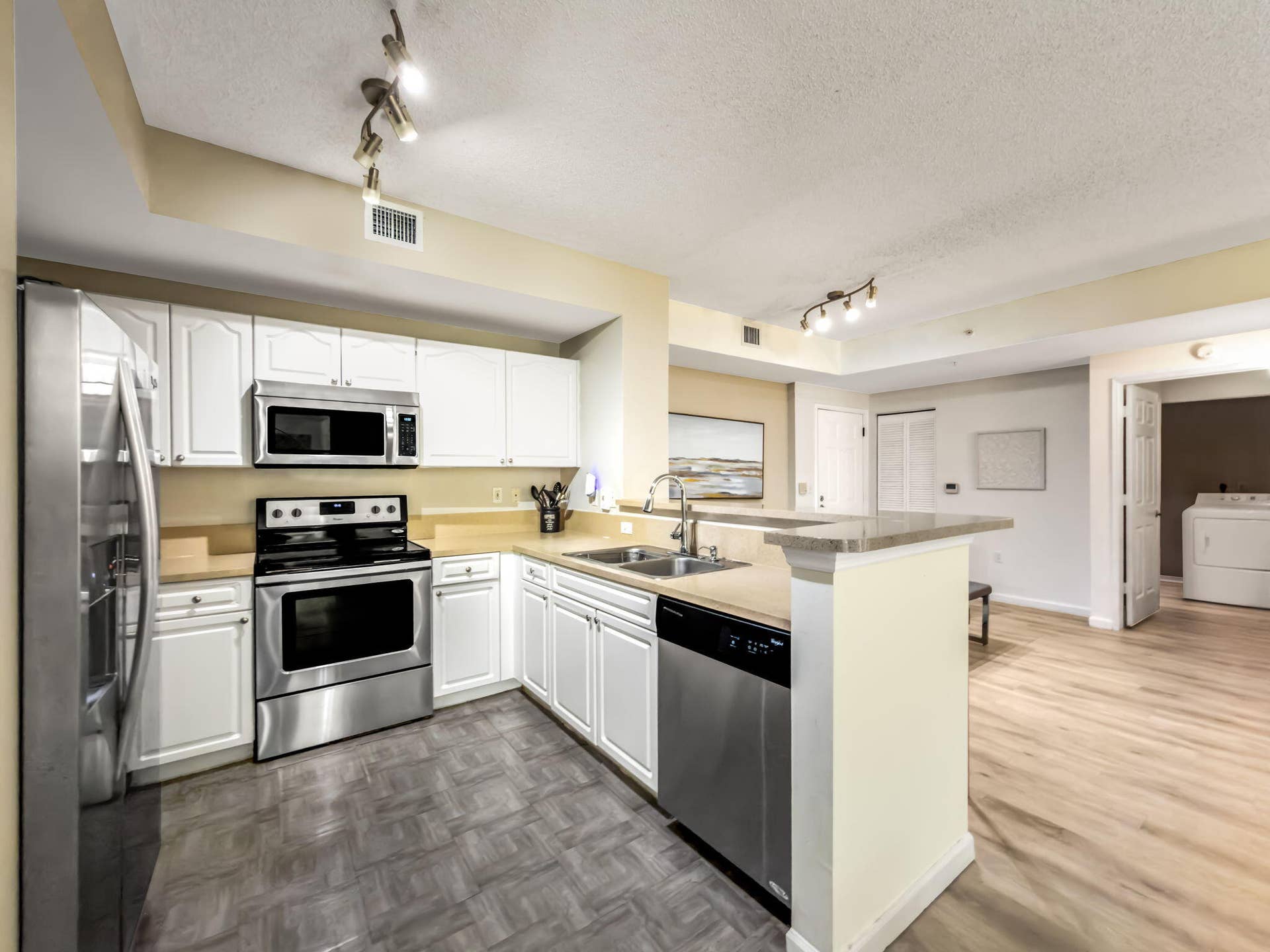 630 S Sapodilla Avenue, #218, West Palm Beach, FL 33401 19-web-or-mls-DSC04786