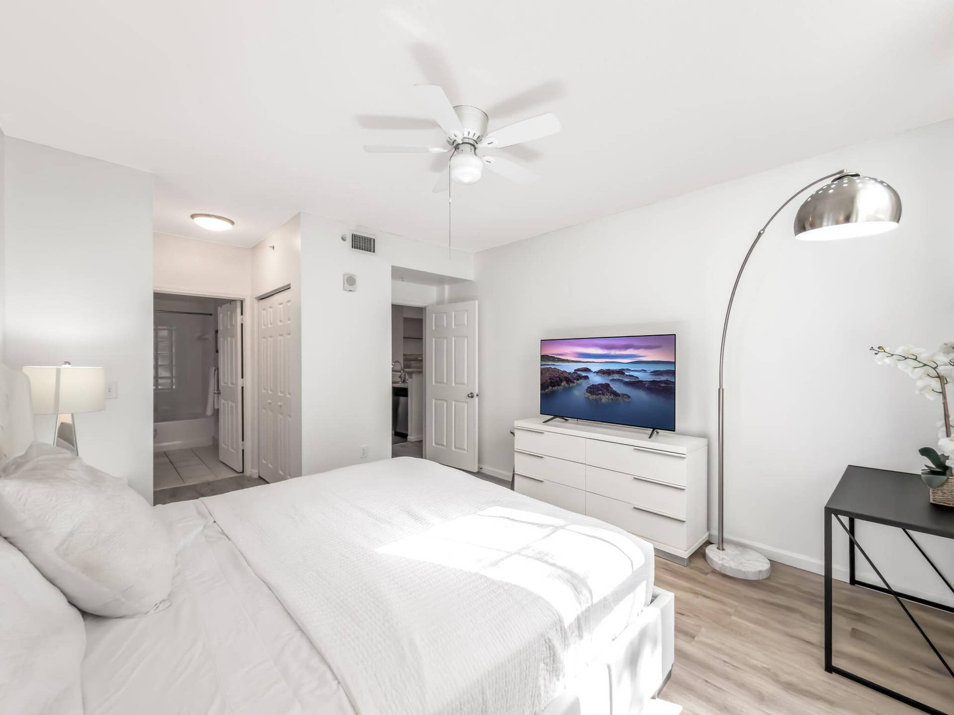 630 S Sapodilla Avenue, #218, West Palm Beach, FL 33401 27-web-or-mls-DSC04812