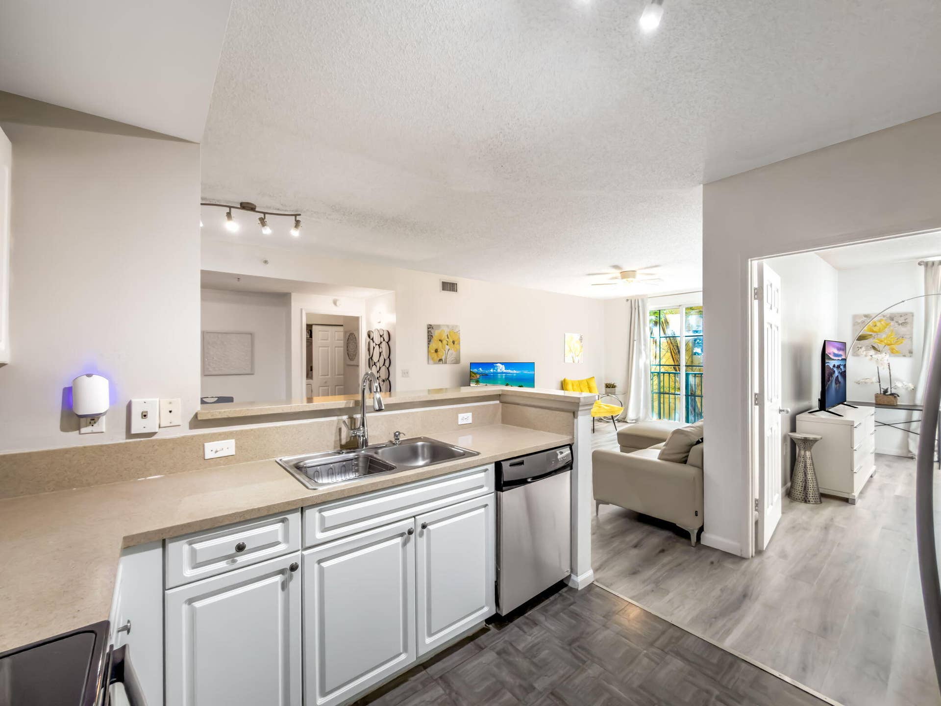 630 S Sapodilla Avenue, #218, West Palm Beach, FL 33401 17-web-or-mls-DSC04781