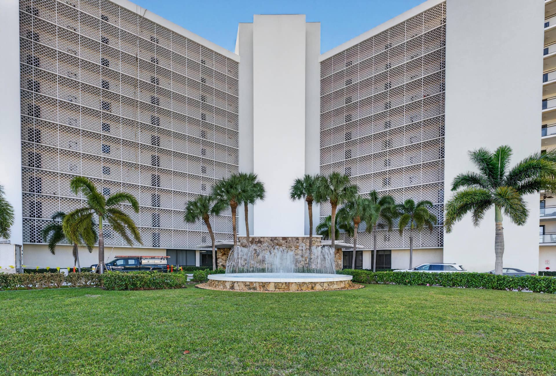 336 Golfview Road, #704, North Palm Beach, FL 33408 beyc698de6bdf0981