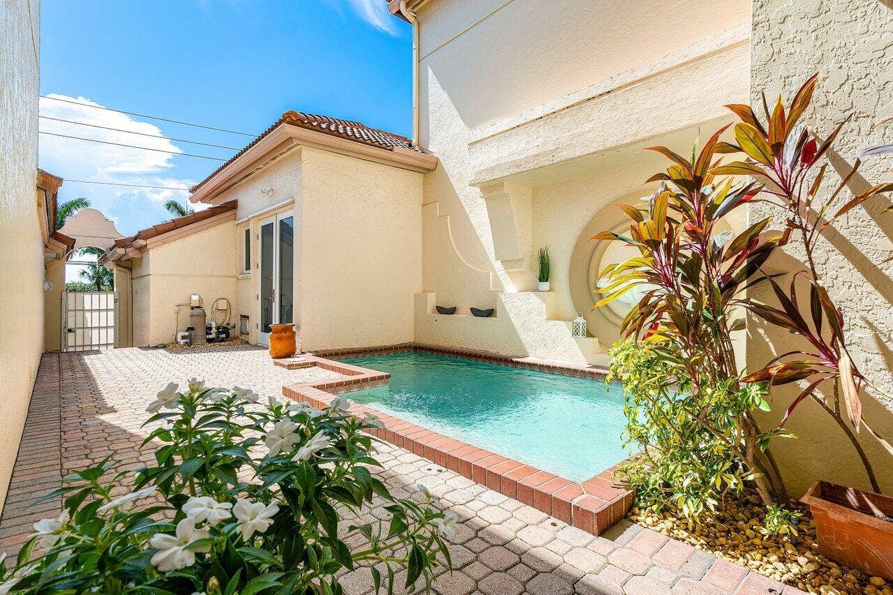 4517 S Ocean Boulevard, Highland Beach, FL 33487