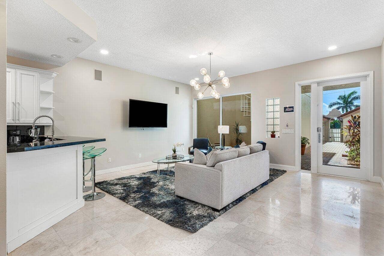 4517 S Ocean Boulevard, Highland Beach, FL 33487