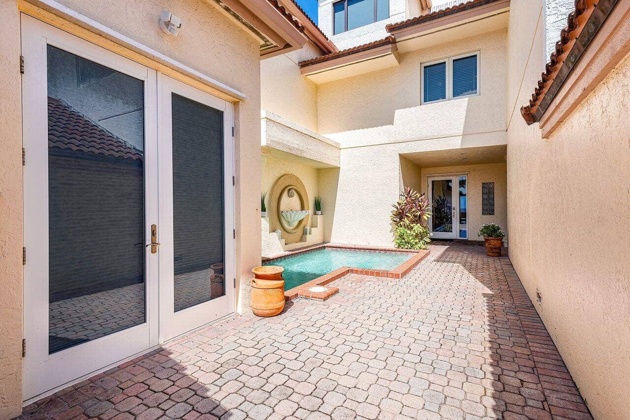 4517 S Ocean Boulevard, Highland Beach, FL 33487