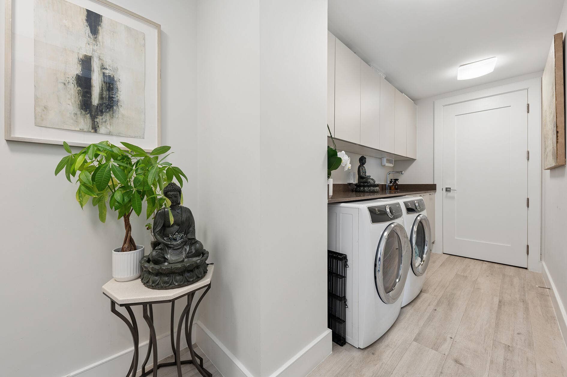 3730 N Ocean Drive, #17-D, Singer Island, FL 33404 Laundry room