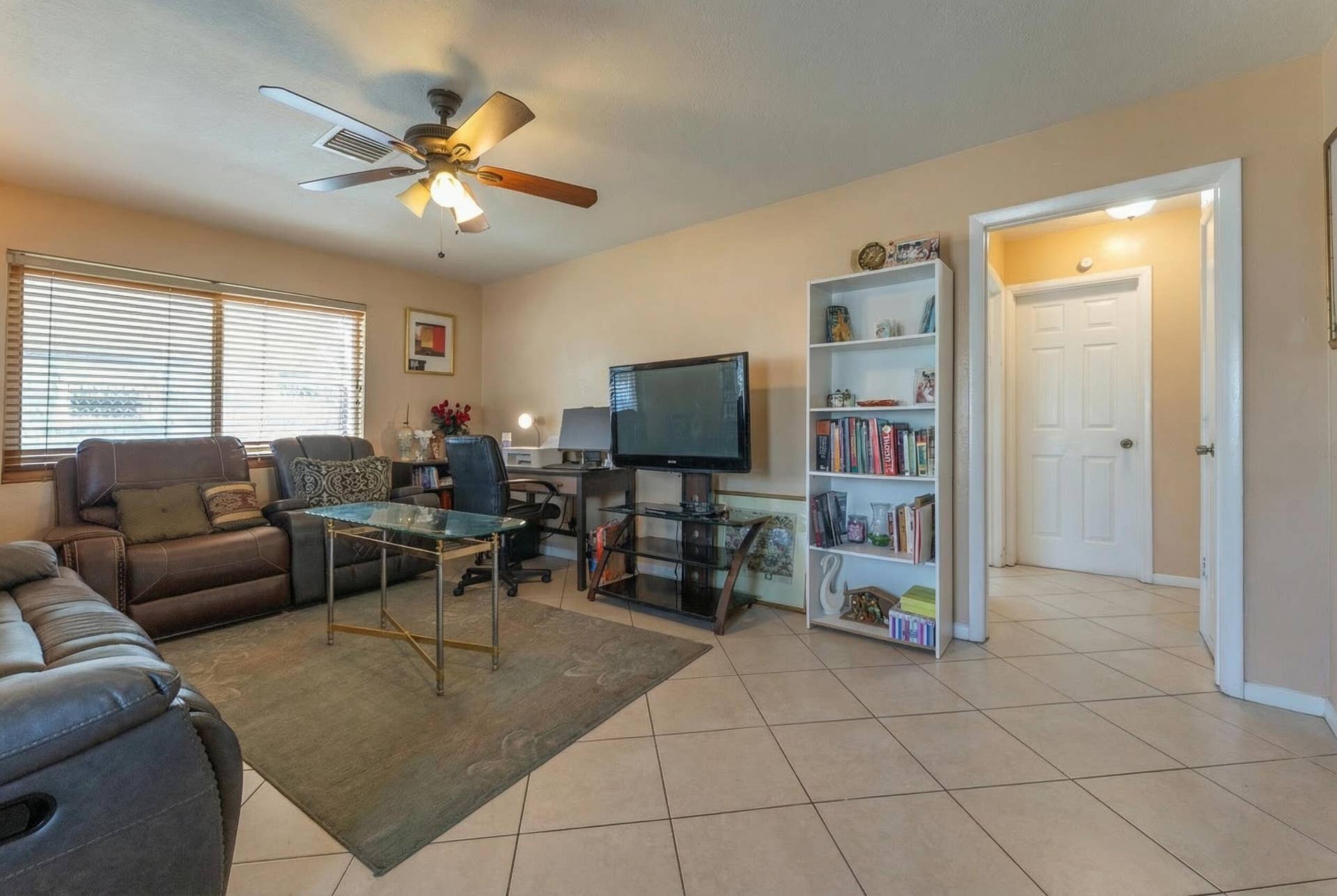 137 W 34th Street, Riviera Beach, FL 33404 Woolf Realty_137 N 34th_decluttered (1)