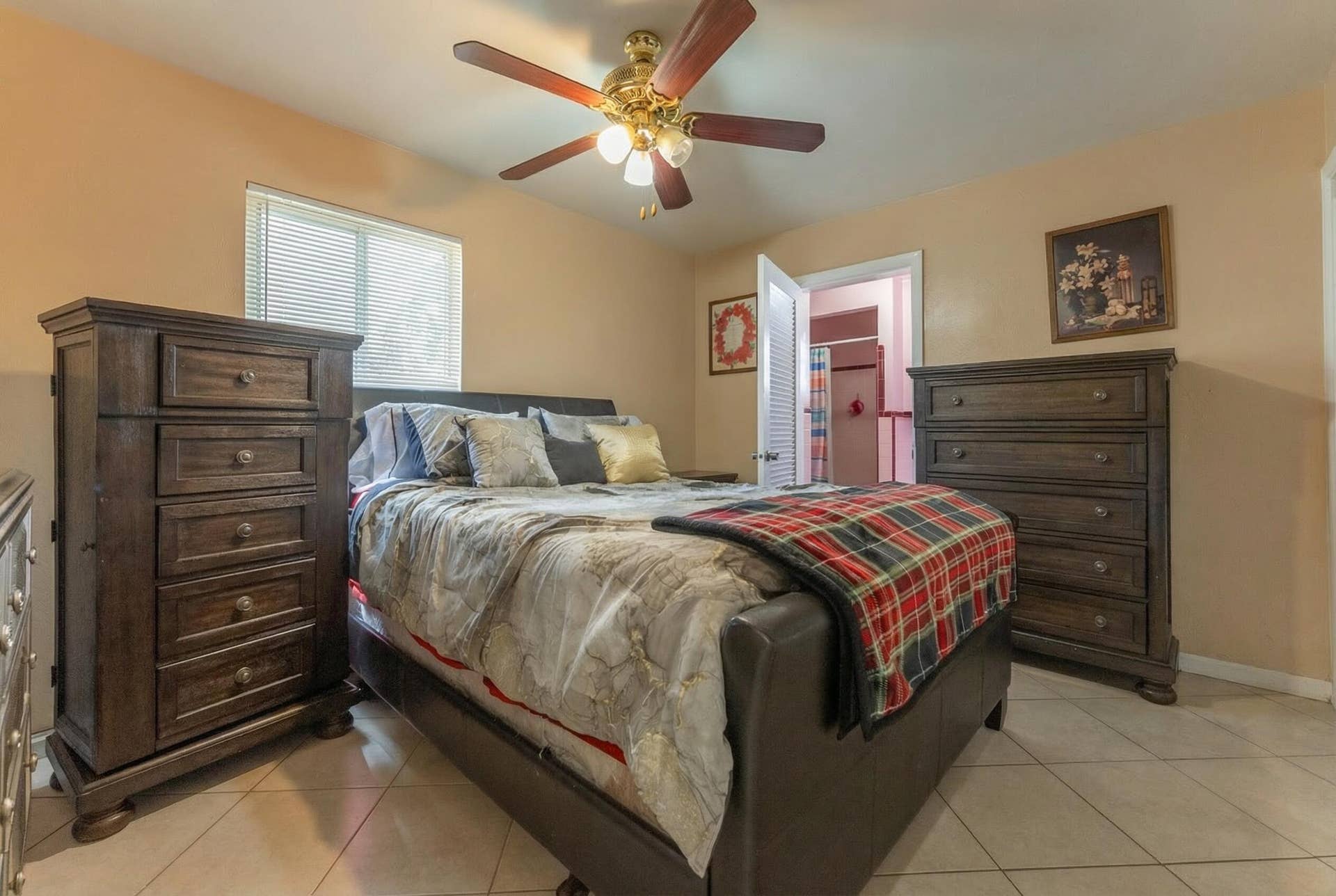 137 W 34th Street, Riviera Beach, FL 33404 Woolf Realty_137 N 34th_decluttered (7)