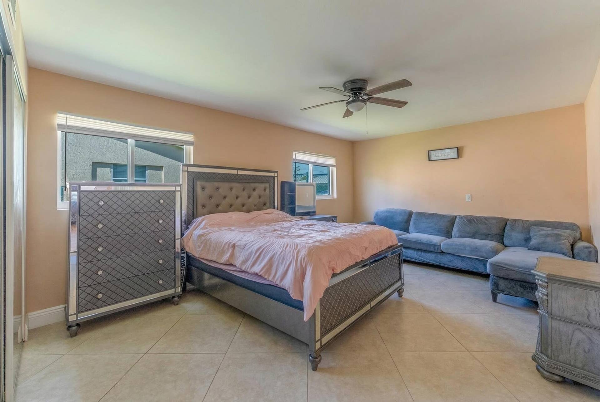 137 W 34th Street, Riviera Beach, FL 33404 Woolf Realty_137 N 34th_decluttered (4)