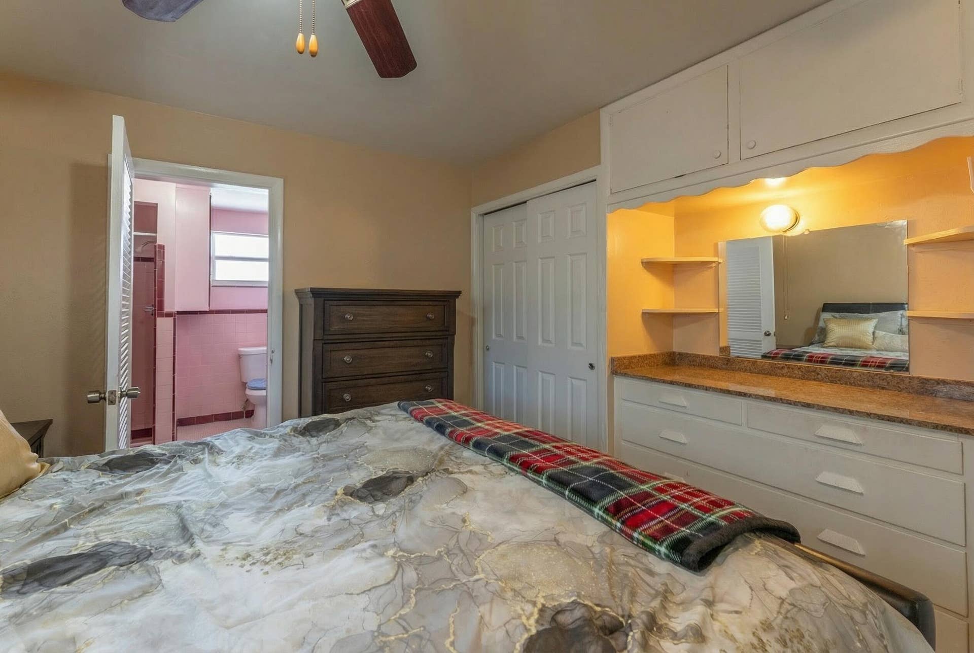 137 W 34th Street, Riviera Beach, FL 33404 Woolf Realty_137 N 34th_decluttered (9)