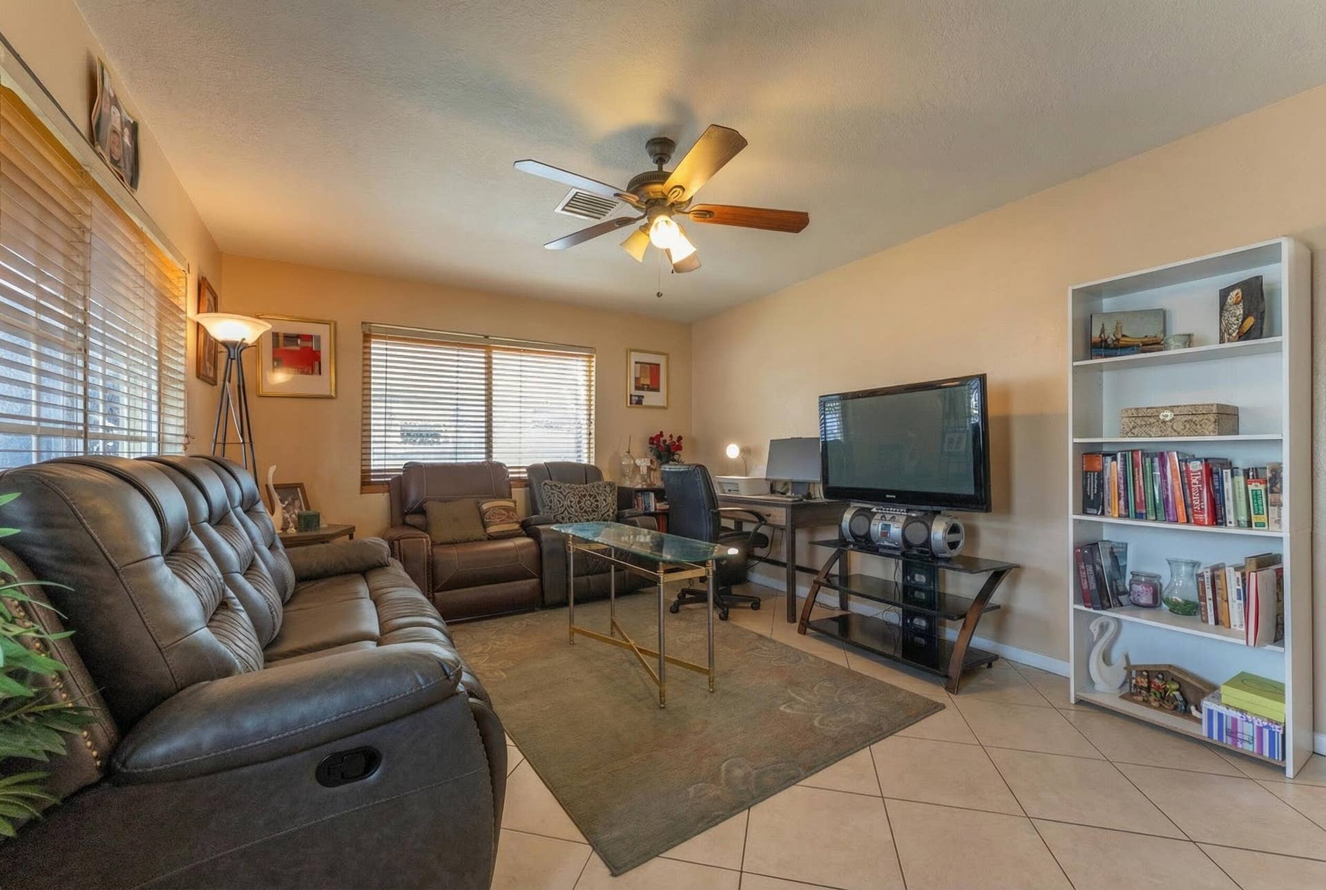 137 W 34th Street, Riviera Beach, FL 33404 Woolf Realty_137 N 34th_decluttered (11)