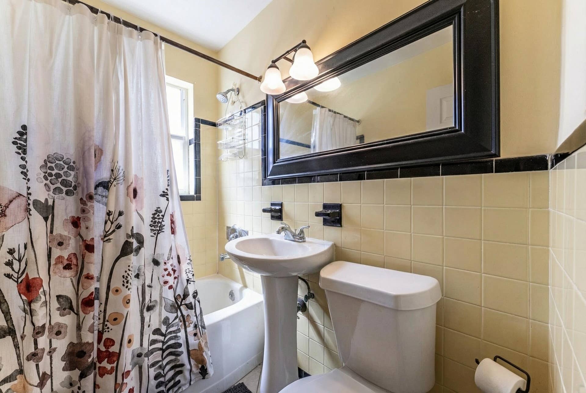 137 W 34th Street, Riviera Beach, FL 33404 Woolf Realty_137 N 34th_decluttered (6)