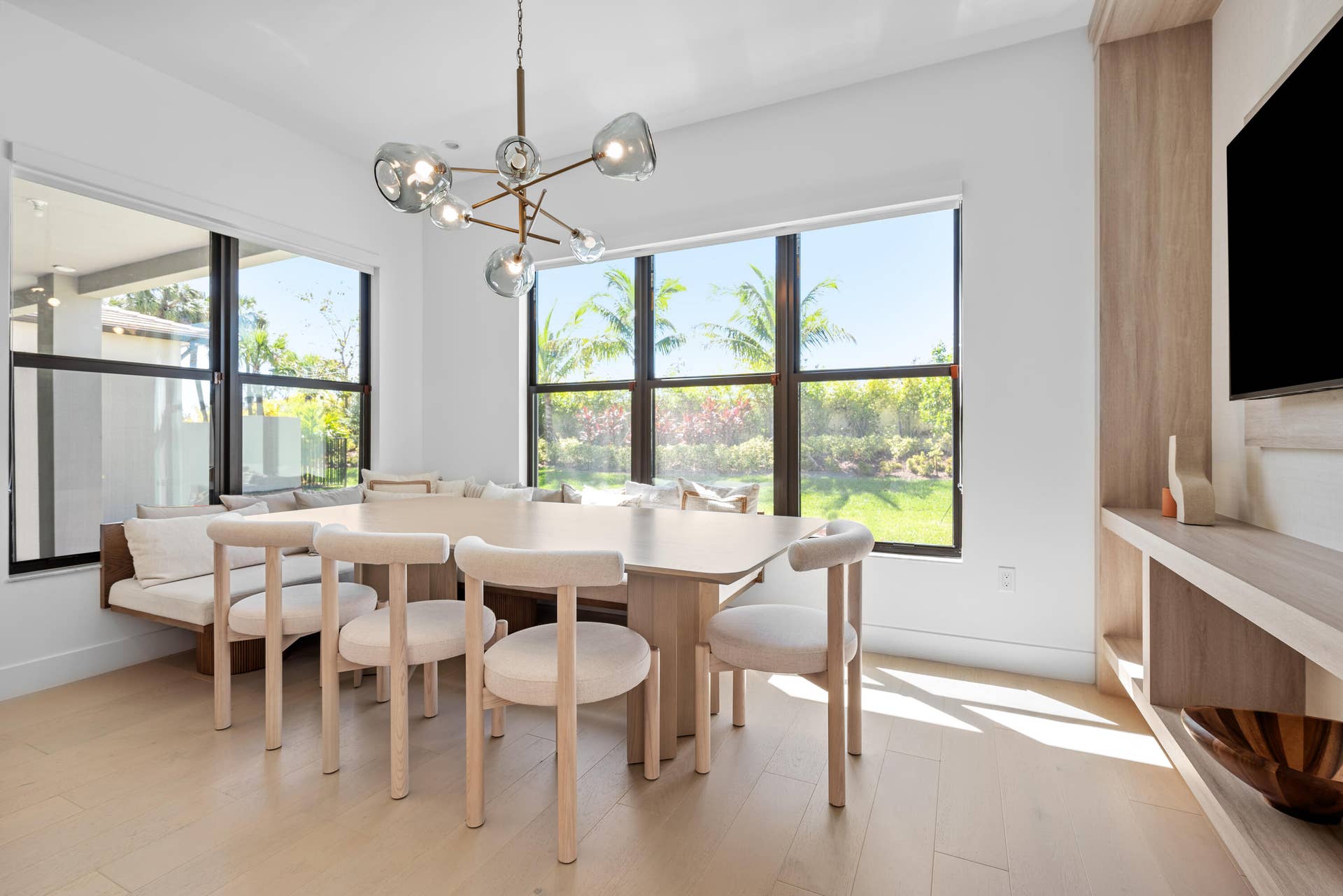 Eat In Kitchen