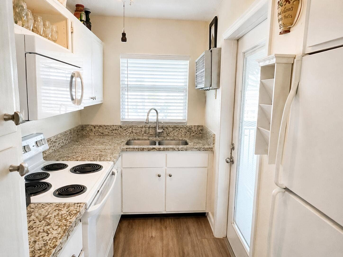 111 Shore Court, #302, North Palm Beach, FL 33408 Kitchen