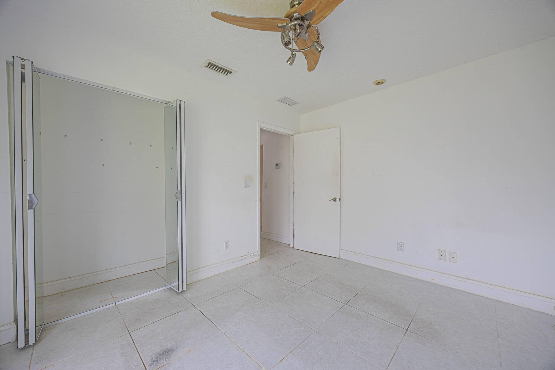 153A0192-HDR