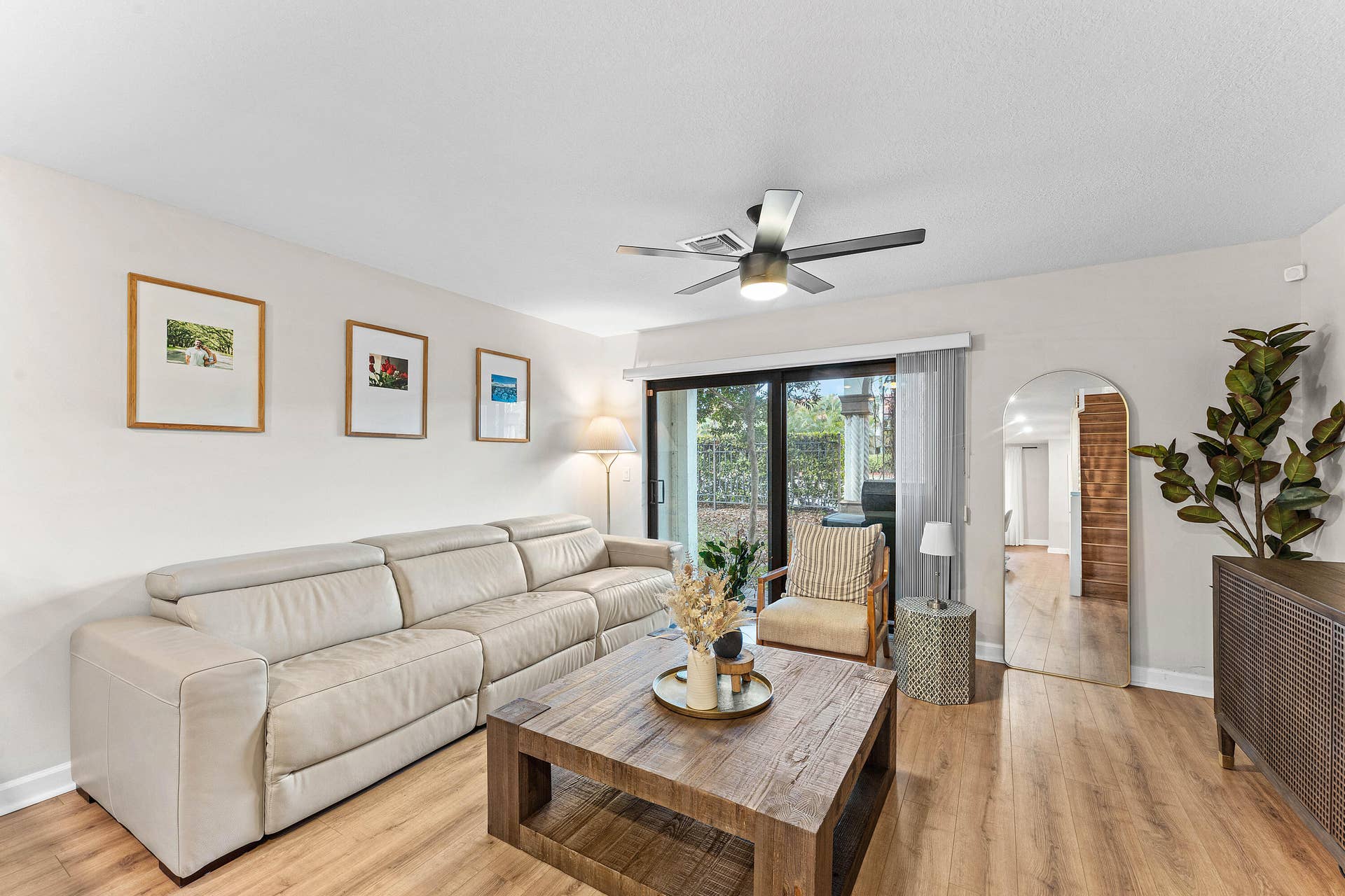 004-5049GenovePlace-RivieraBeach-FL-3341