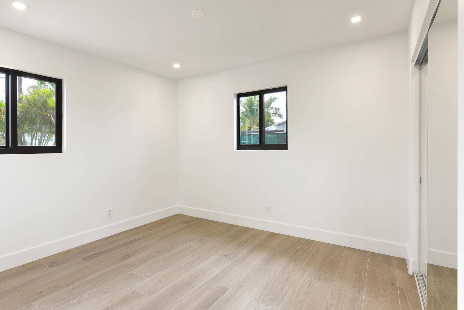 1320 S Deerfield Avenue, Deerfield Beach, FL 33441