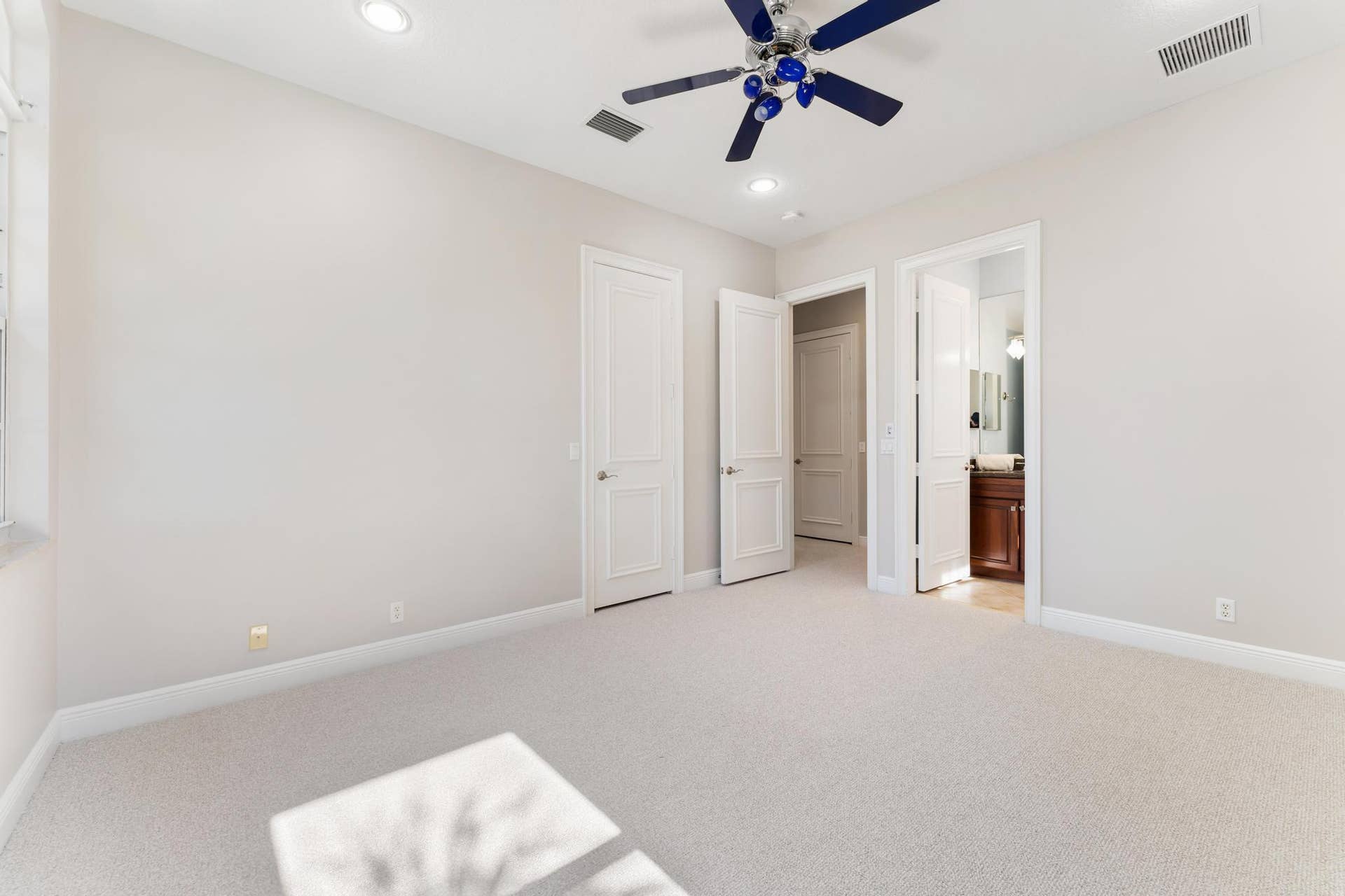 432 Savoie Drive, Palm Beach Gardens, FL 33410 En Suite Bedroom #5 with large walk in closet