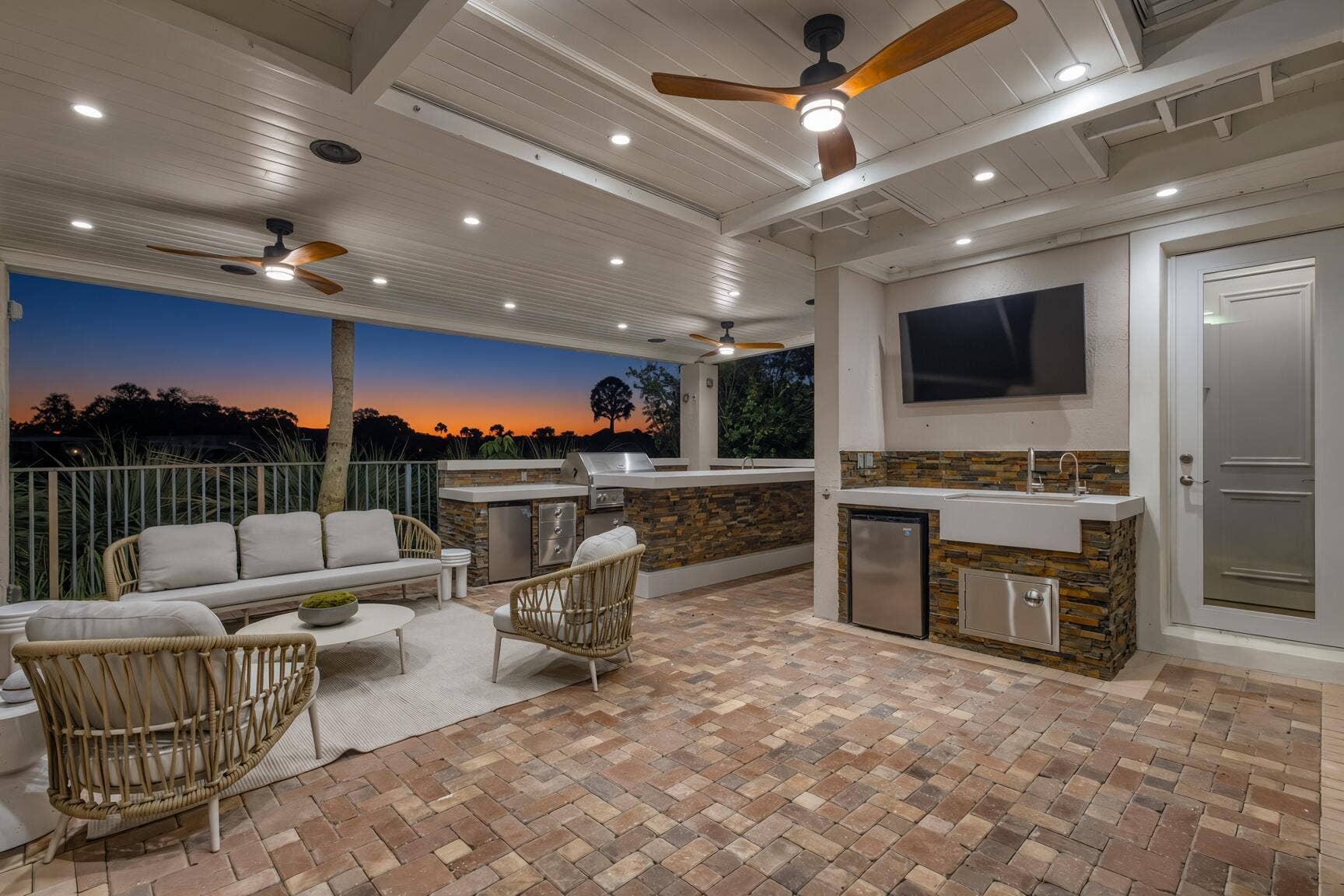 432 Savoie Drive, Palm Beach Gardens, FL 33410 Outdoor Kitchen twighlight