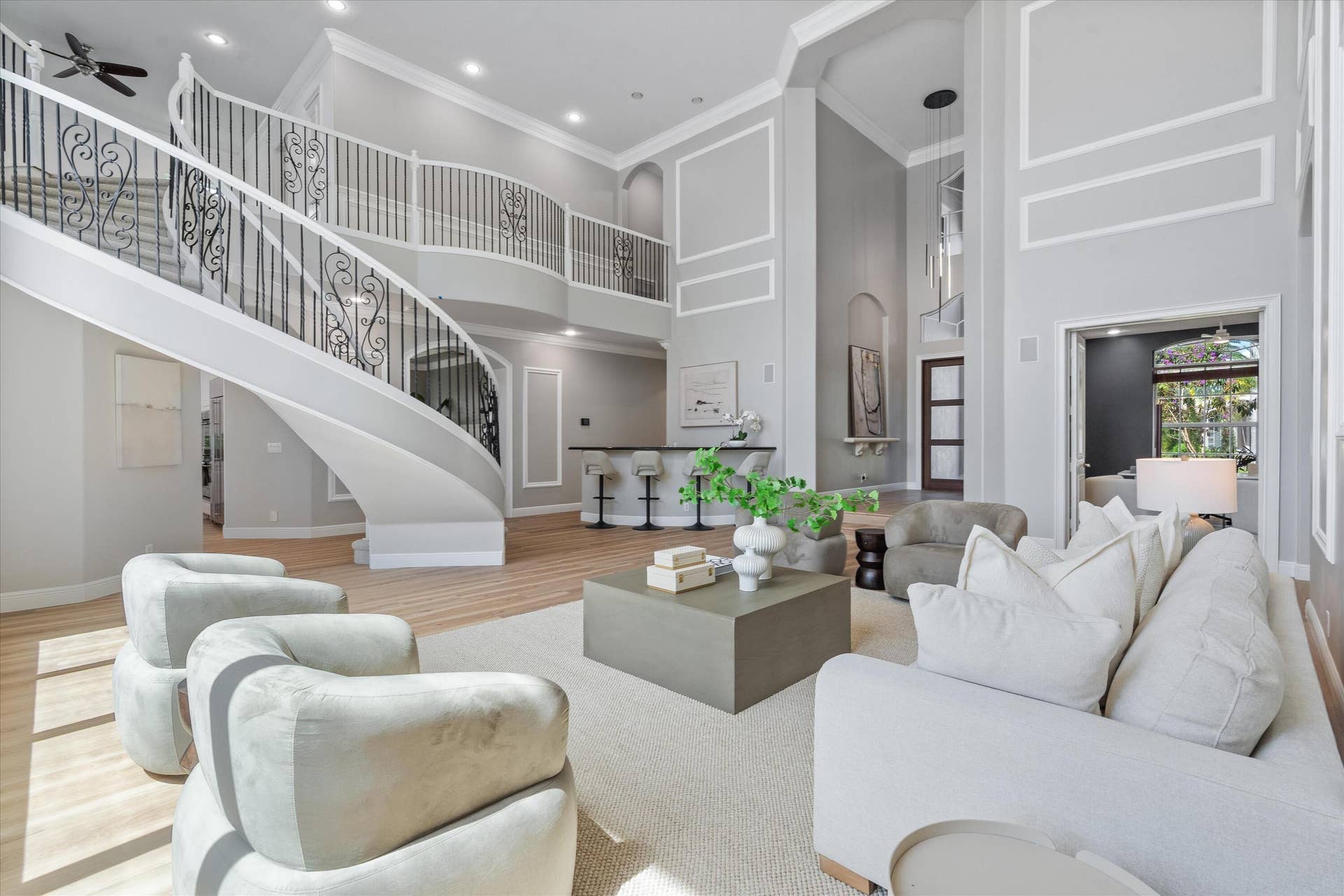 432 Savoie Drive, Palm Beach Gardens, FL 33410 Grand Entertainment Space