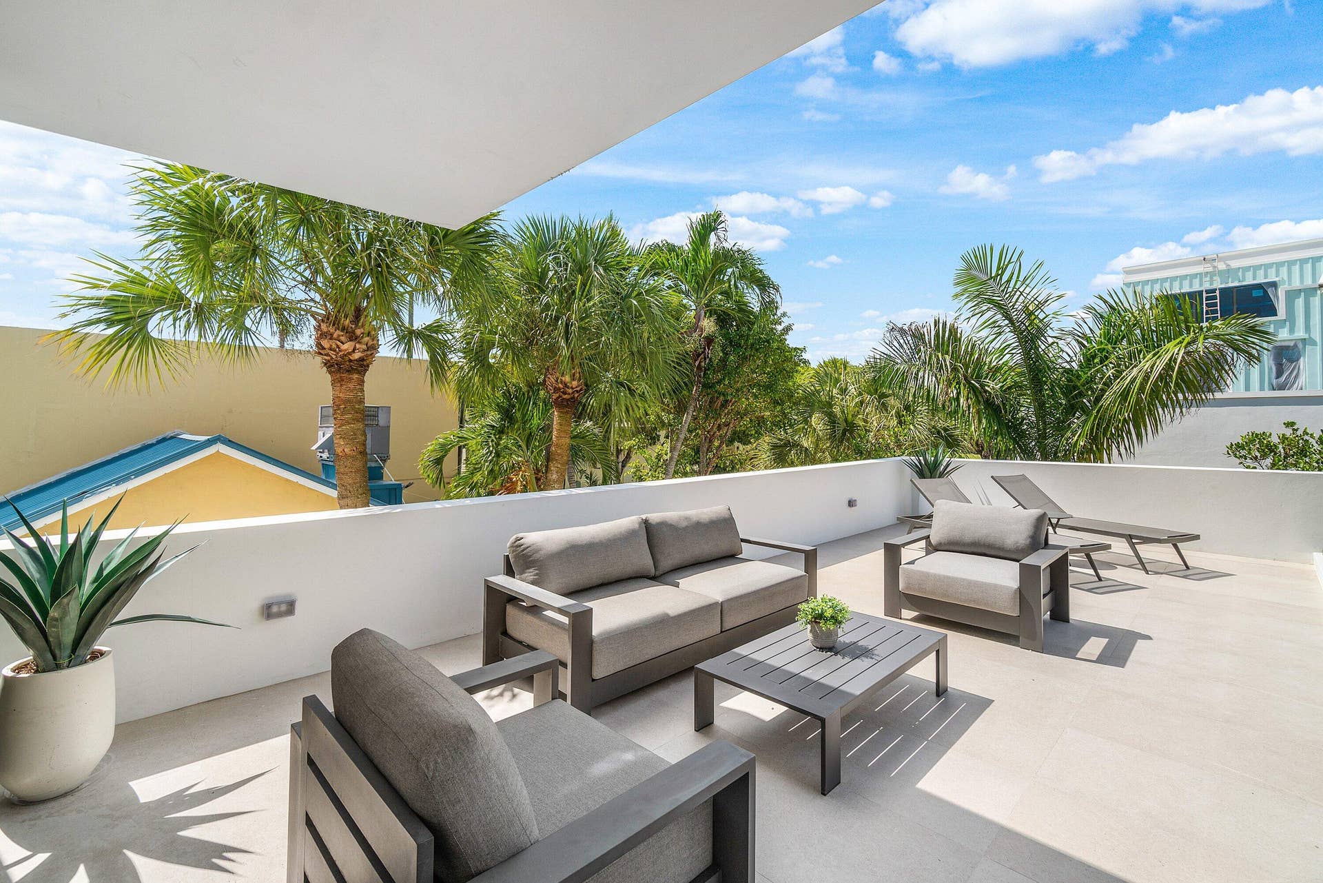 810 Palm Trail, Delray Beach, FL 33483 066-810PalmTrail-DelrayBeach-FL-33483-SM