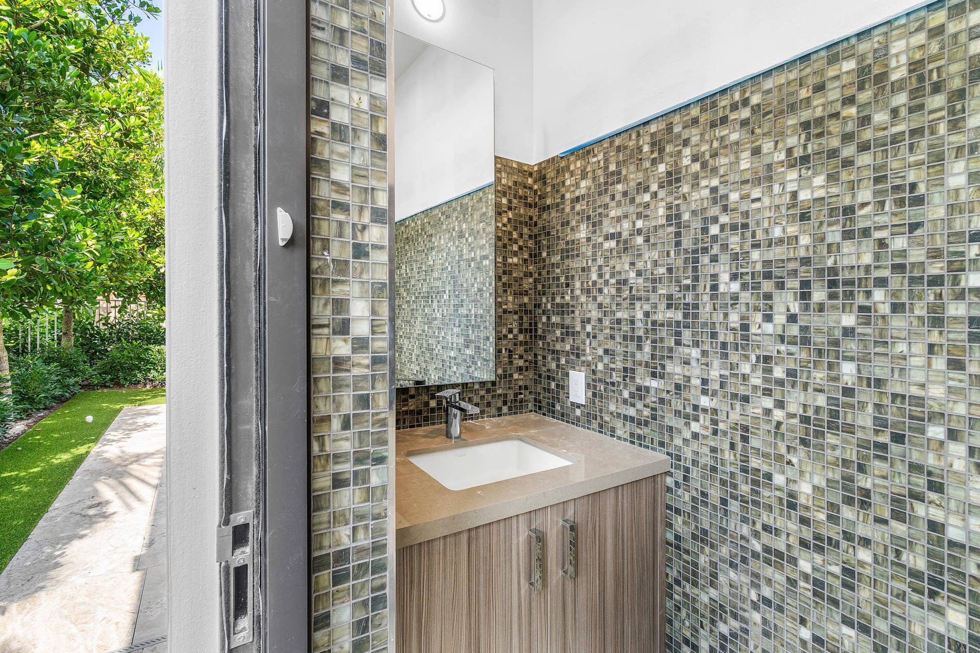 810 Palm Trail, Delray Beach, FL 33483 071-810PalmTrail-DelrayBeach-FL-33483-SM
