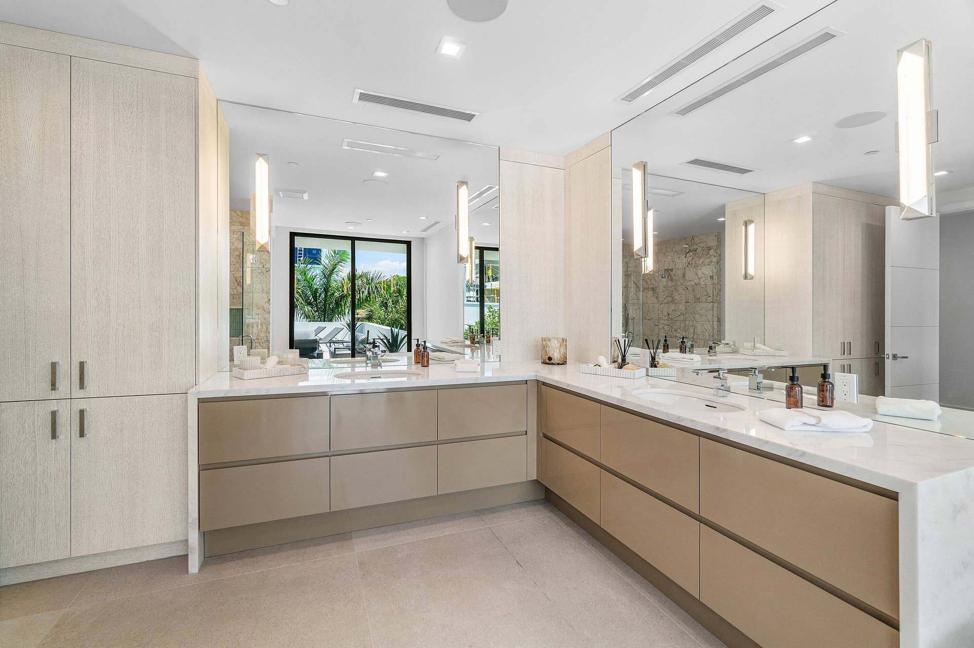 810 Palm Trail, Delray Beach, FL 33483 059-810PalmTrail-DelrayBeach-FL-33483-SM