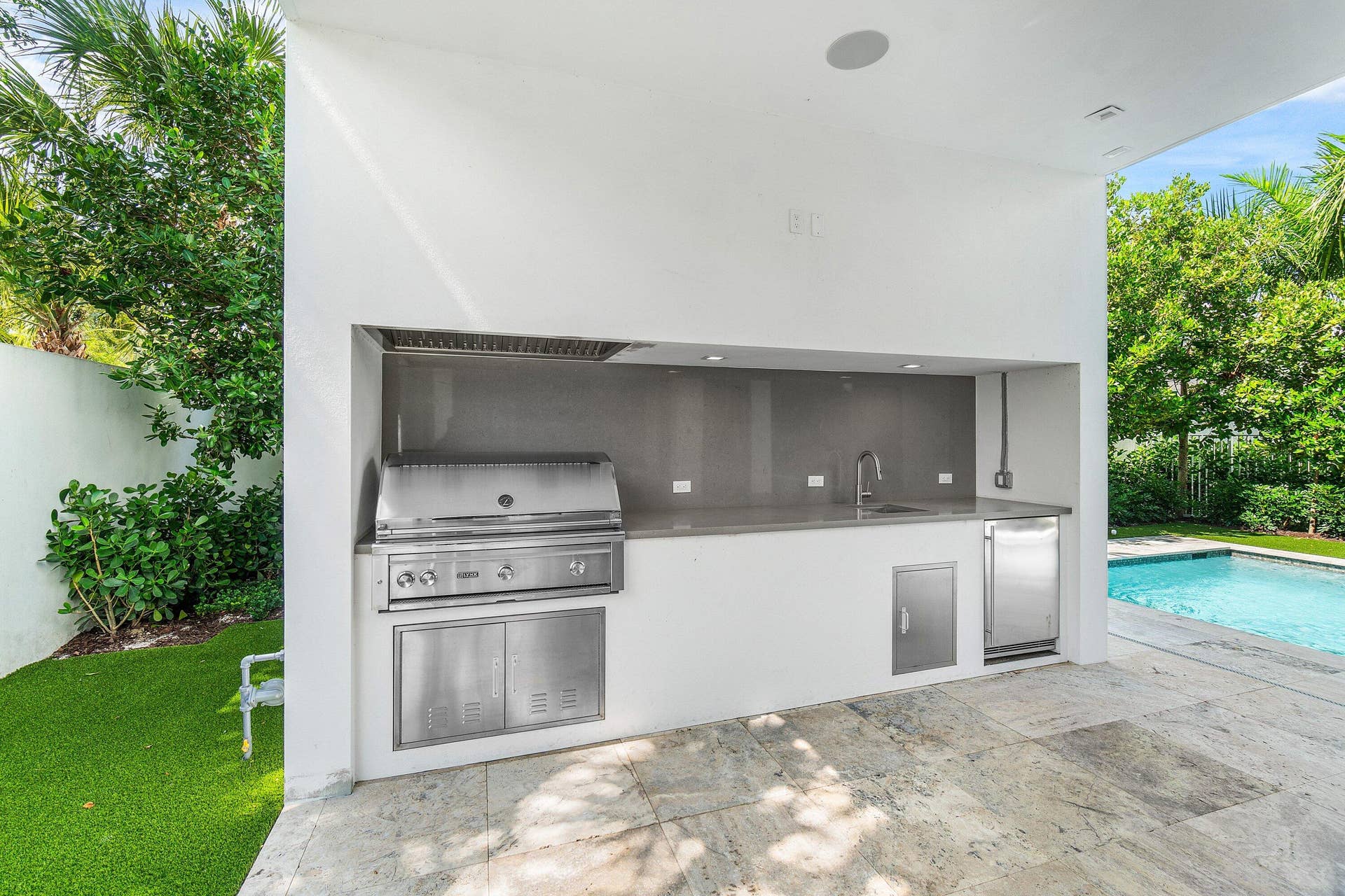 810 Palm Trail, Delray Beach, FL 33483 070-810PalmTrail-DelrayBeach-FL-33483-SM