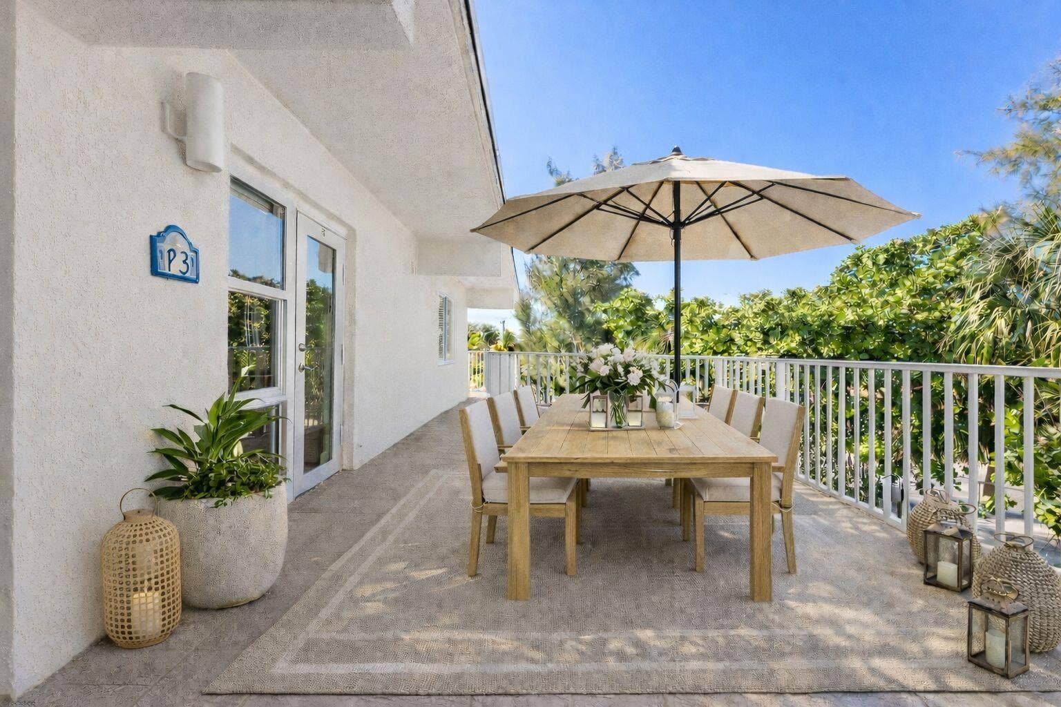 1203 Hillsboro Mile, #P3, Hillsboro Beach, FL 33062 Digitally Staged: Outdoor Dining