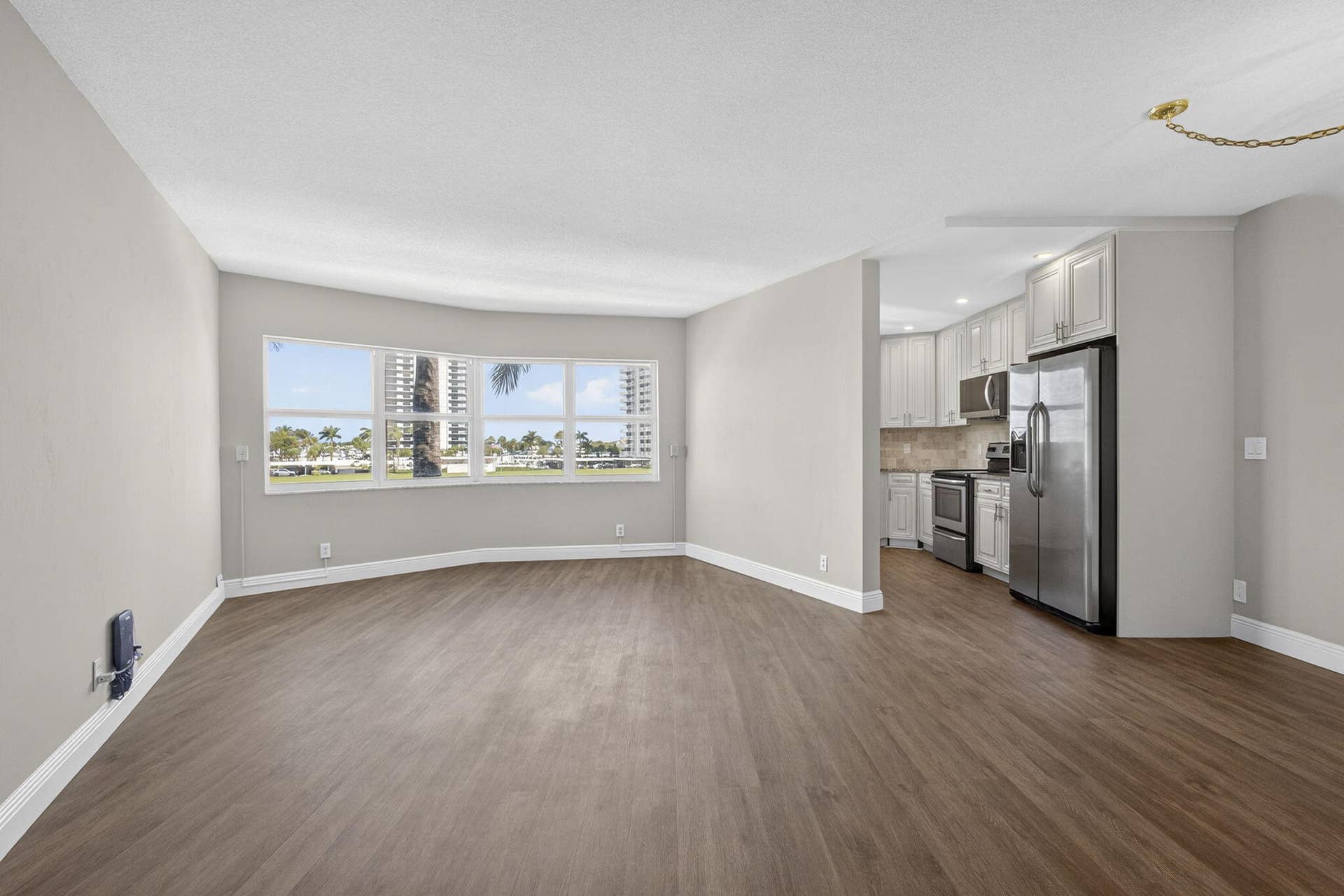 28 Yacht Club Drive, #309, North Palm Beach, FL 33408 Dining and Kitchen