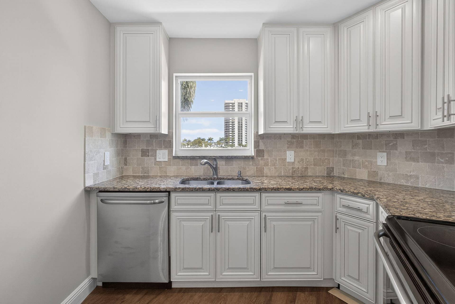 28 Yacht Club Drive, #309, North Palm Beach, FL 33408 Kitchen