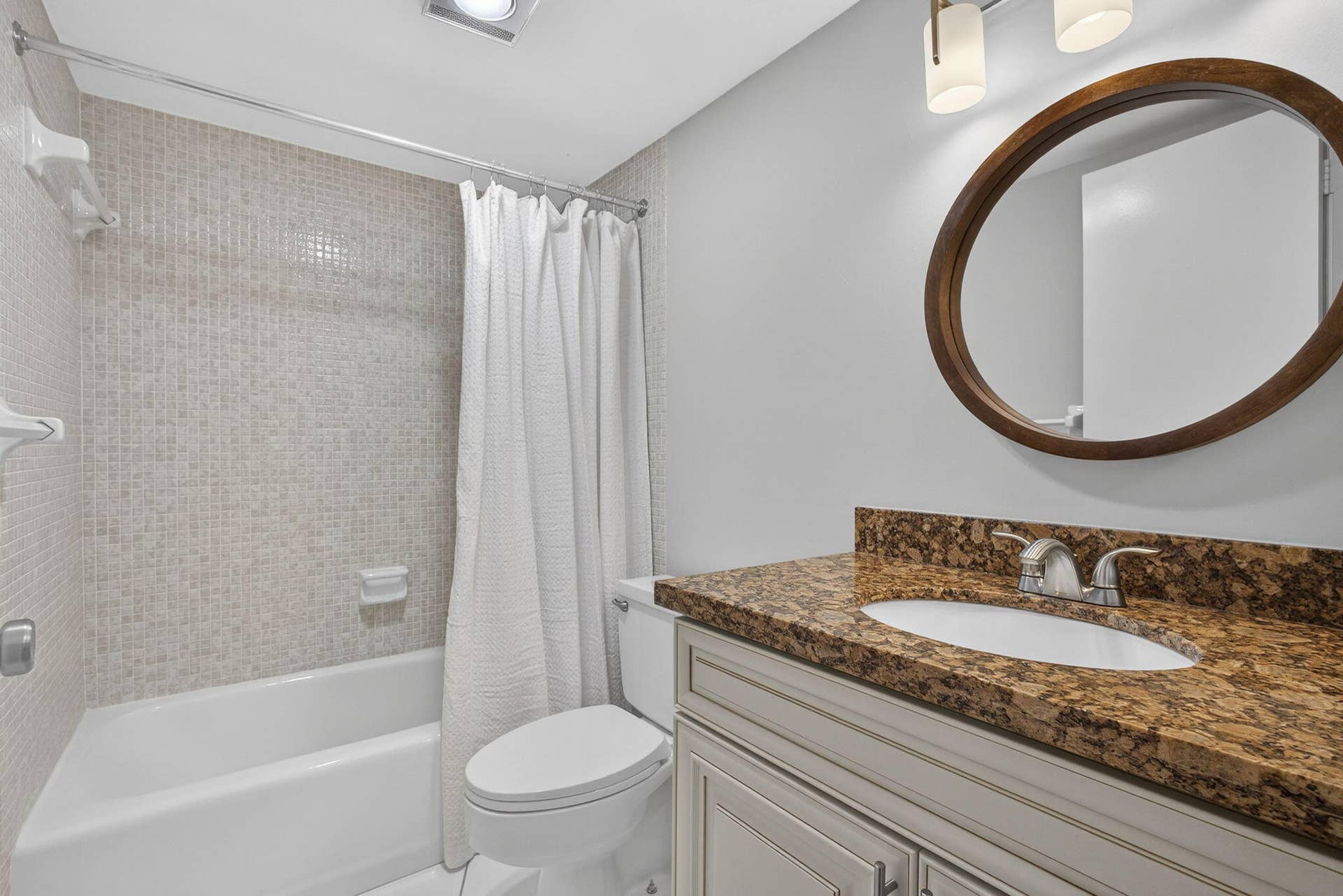 28 Yacht Club Drive, #309, North Palm Beach, FL 33408 Second Bath